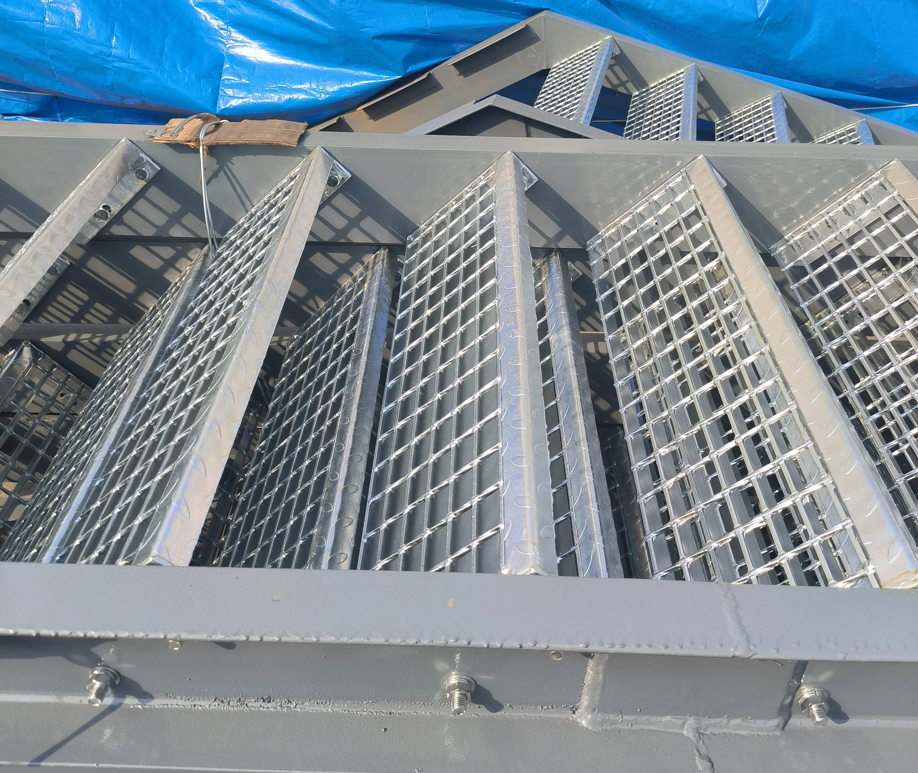 Workshop Warehouse Anti Slip Staircase Tread Plate Hot-Dip Galvanized Steel Grating