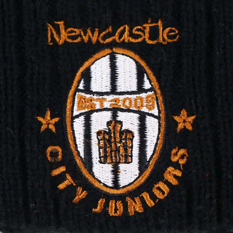 Зимняя вязаная шапка с вышивкой акриловые шапки помпонами