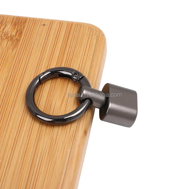 Tanai Wholesale car keychains manufacturers zinc alloy spring rings horseshoe buckles car accessories metal keychains