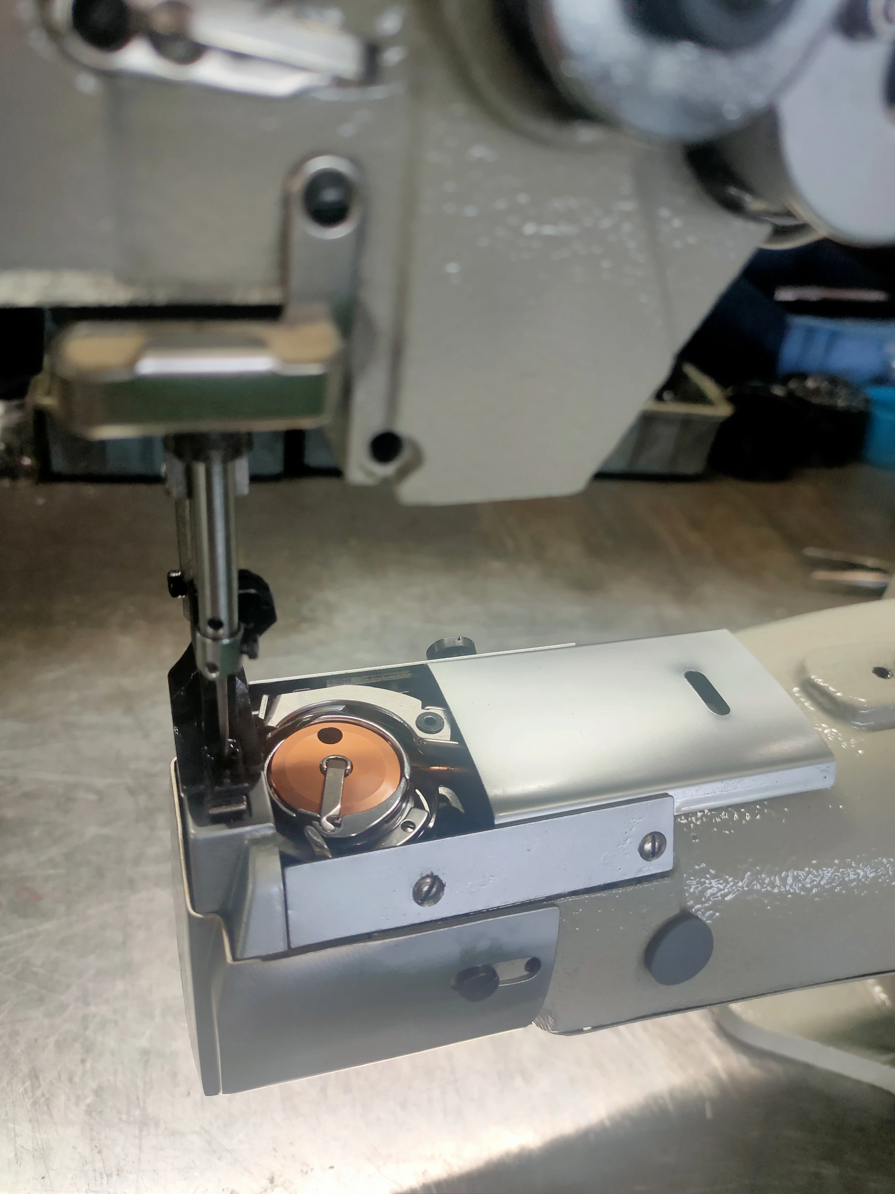 Cylinder bed UH341-AD automatic single needle lockstitch sewing machines compound feed with auto binder and cutter