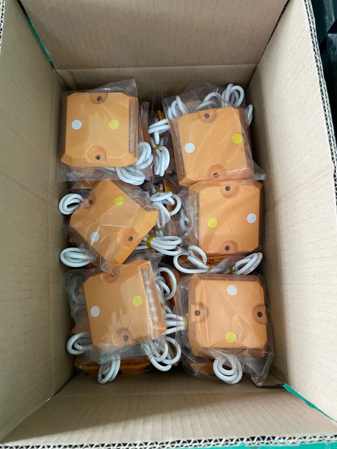 Yellow DC 24V/12V tunnel wired road stud IP68 plastic wired cable led road stud