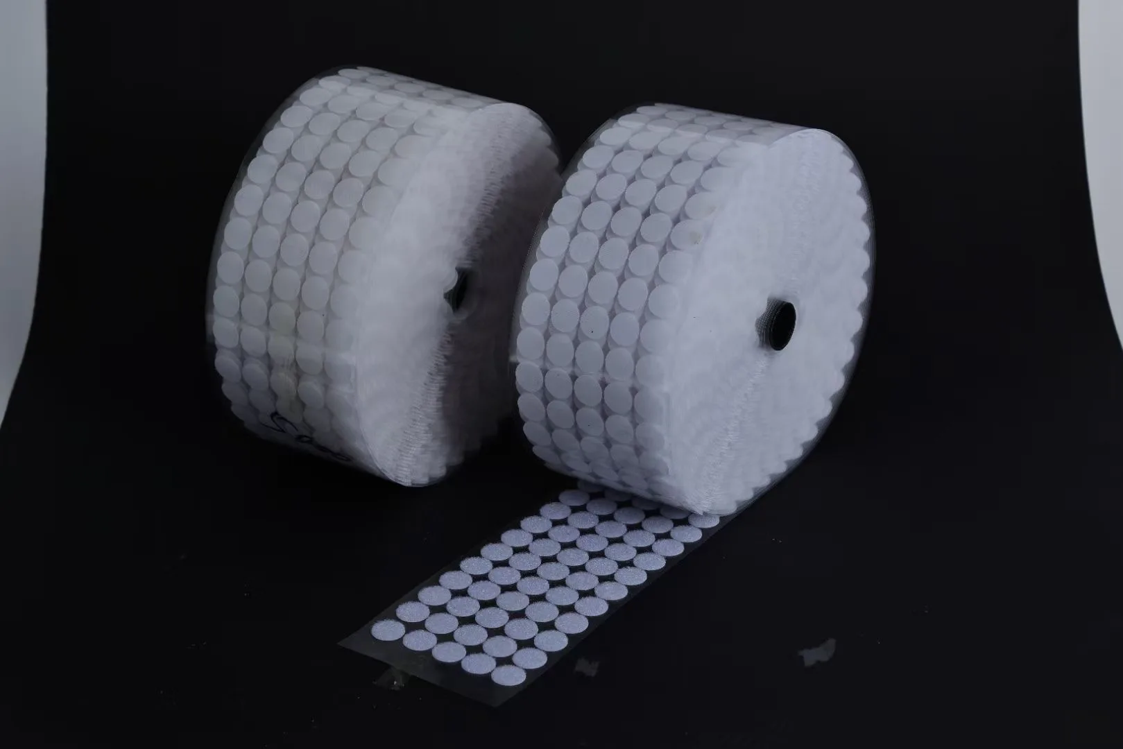 High viscosity diameter 15/20/25 MM Best offer goods in stock Self Adhesive Hook And Loop Fastener dot Tape Hook And Loop