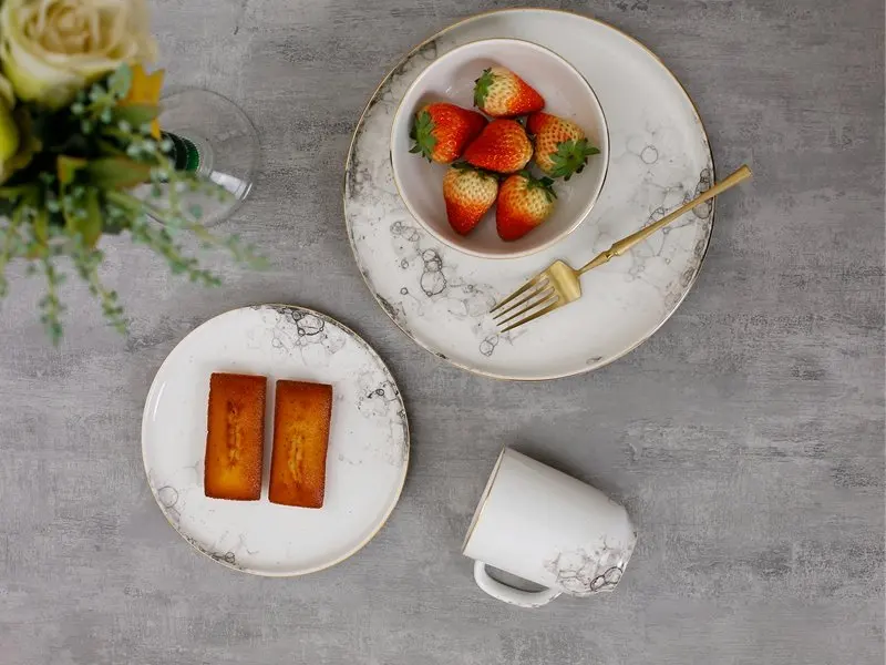 Cheap price dinnerware plate hand painted round crockery ceramic dinner set for hotel