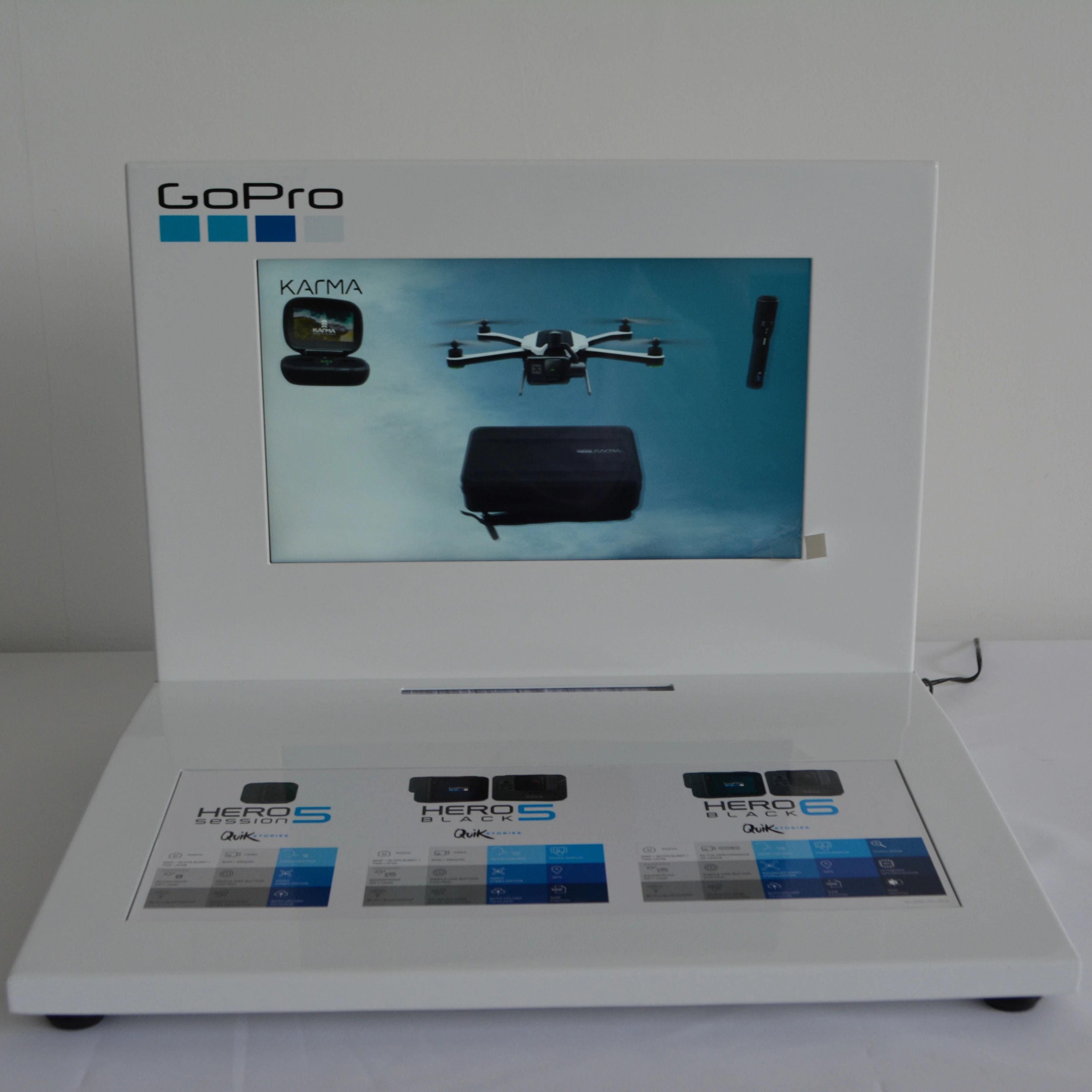 
China POP metal display stand on table with video 