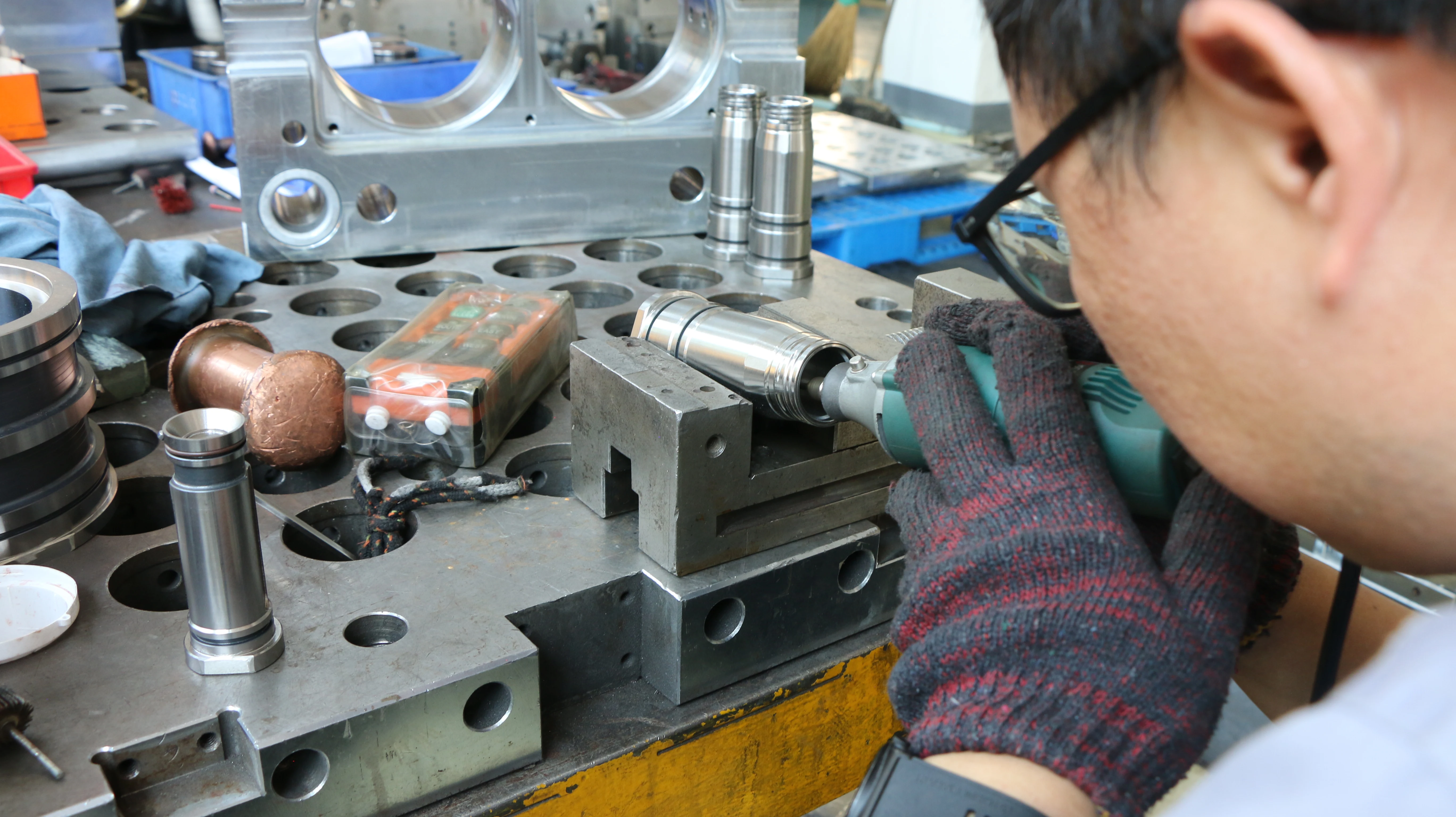 High Quality P20 Plastic Injection Mold for Engine Oil Cap Hot Runner PP Material for Household Machinery Good Sale in TaiZhou