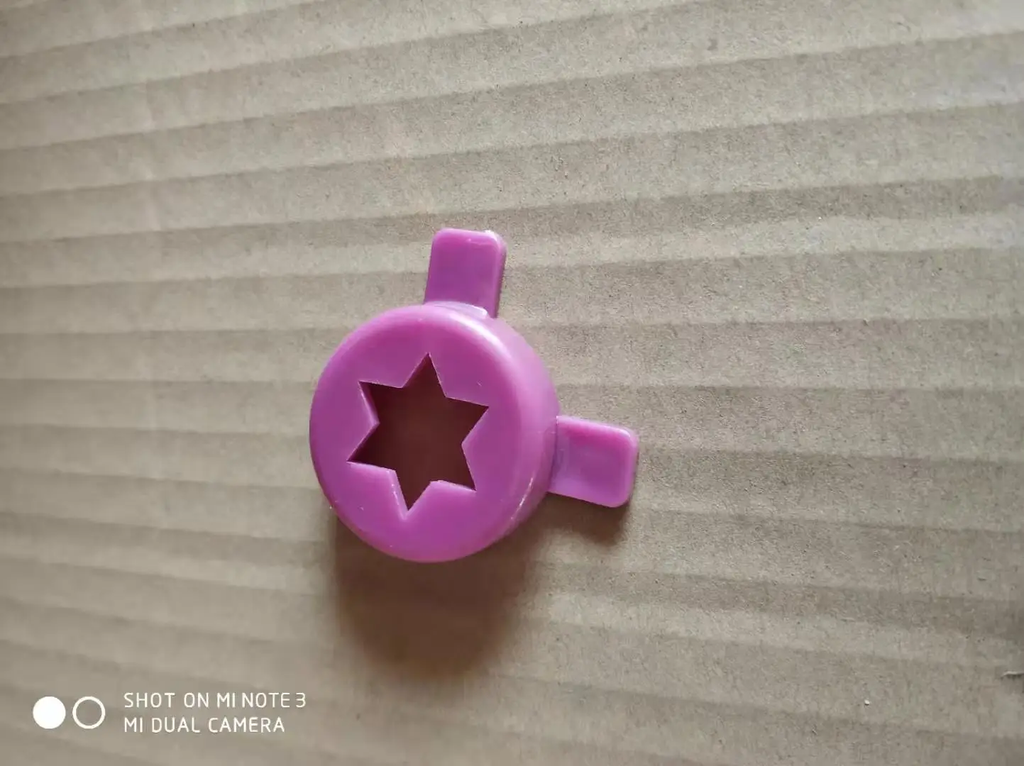 Ice cream machine discharging shape