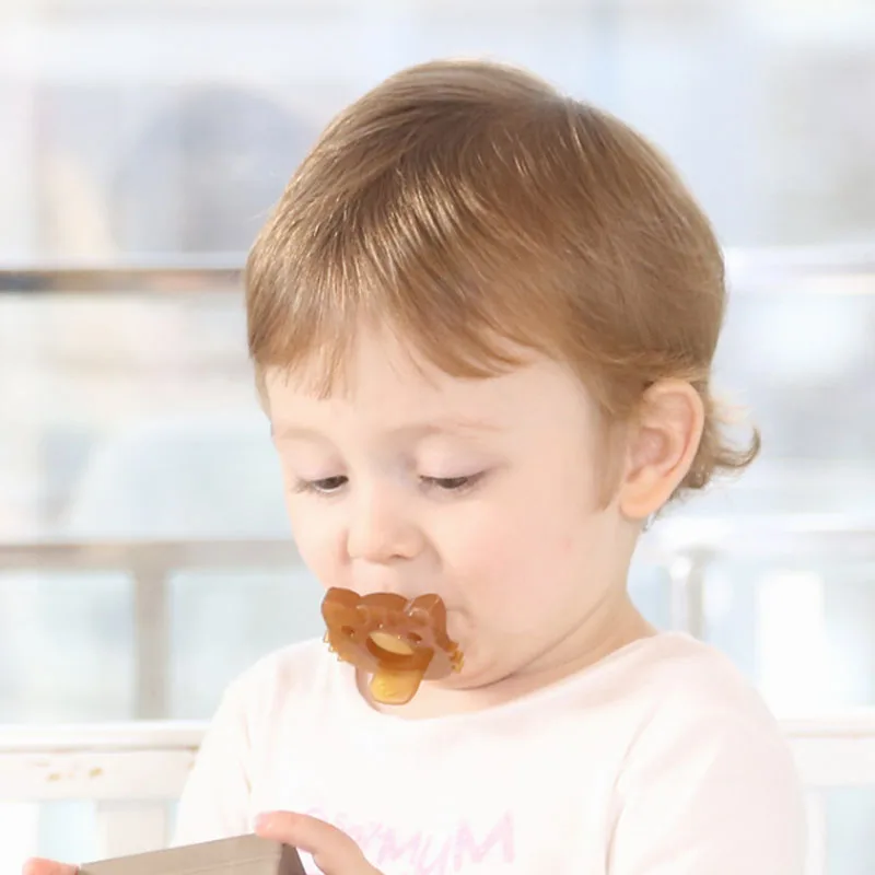 Wholesale silicone baby pacifier with chain and packing case for baby nursing