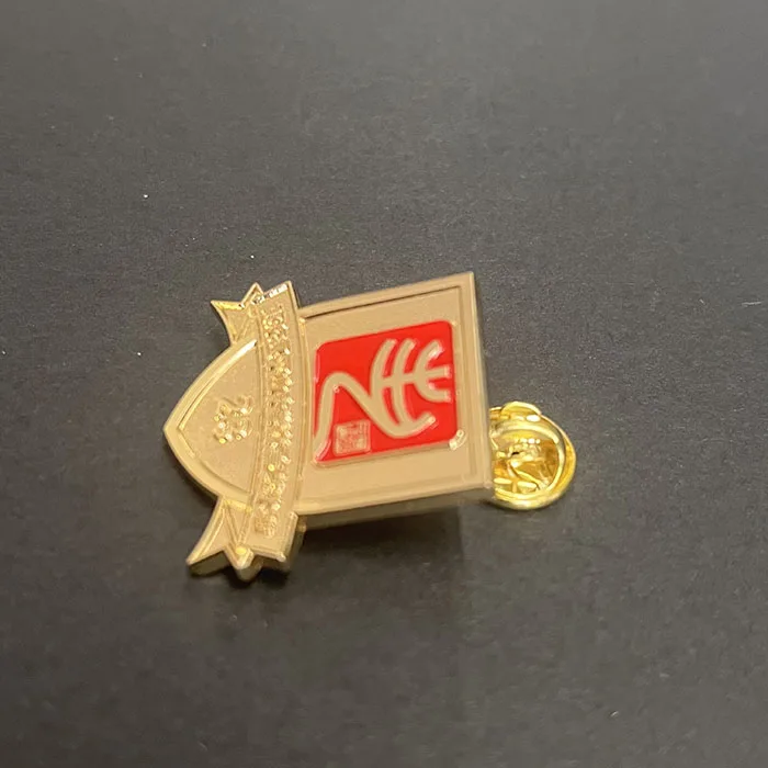 Оптовая продажа художественный значок на лацкан с китайским иероглифом различные металлические значки для украшения