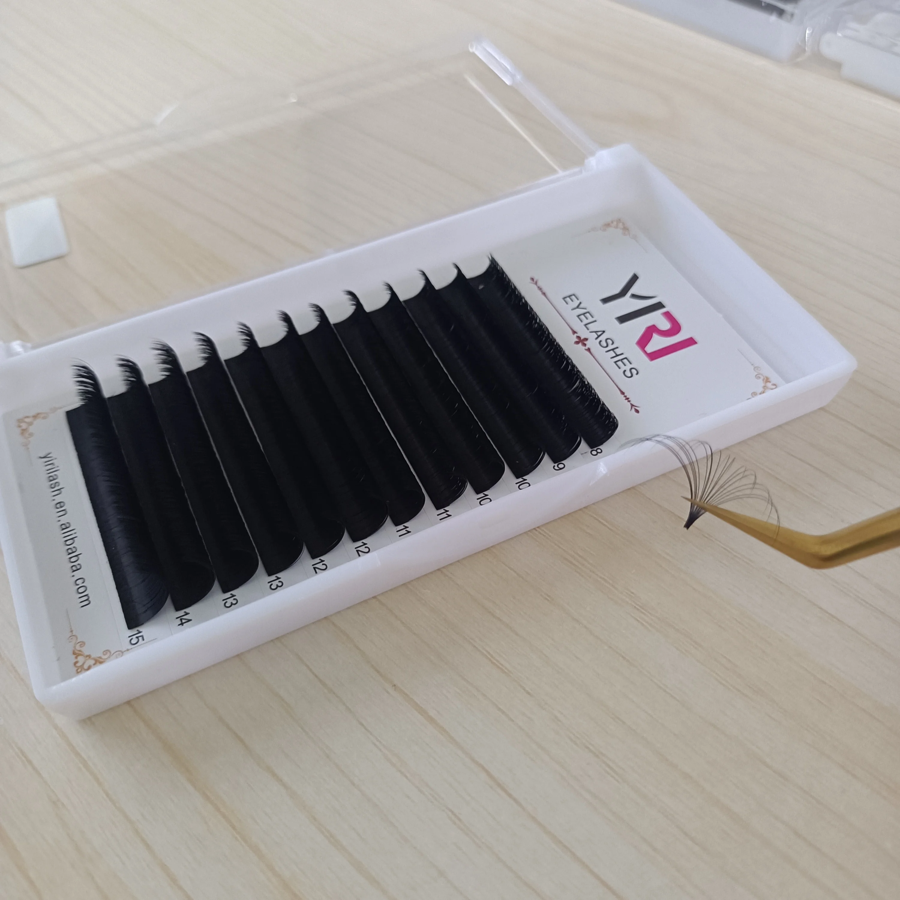 Fluffy velvet black volume lashes fast fanning volume lashes extension eyelashes tray