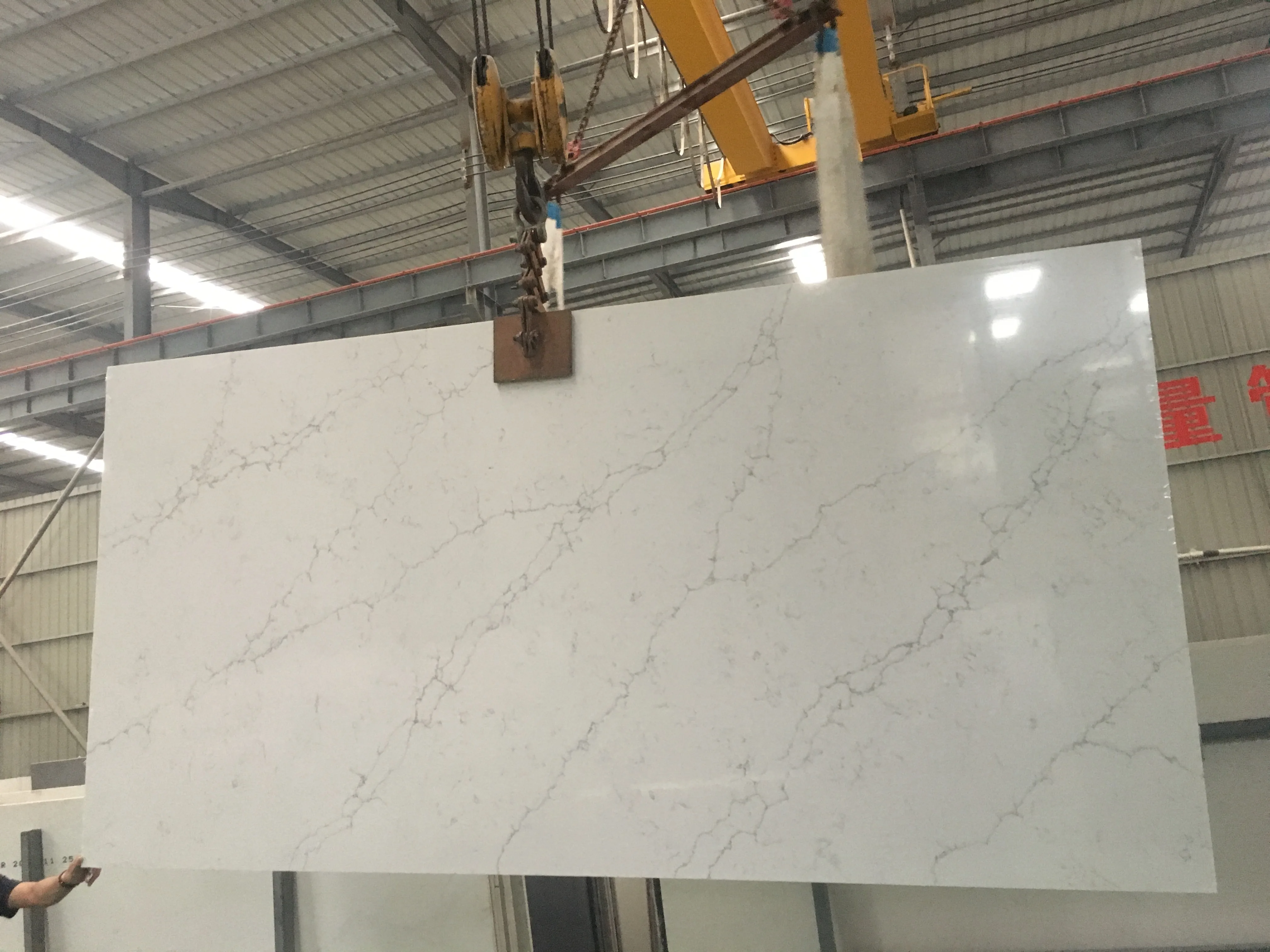 Factory Price Artificial Granite Quartz Stone Countertops Table Tops Kitchen Island Calacata White Customized One-stop Solution