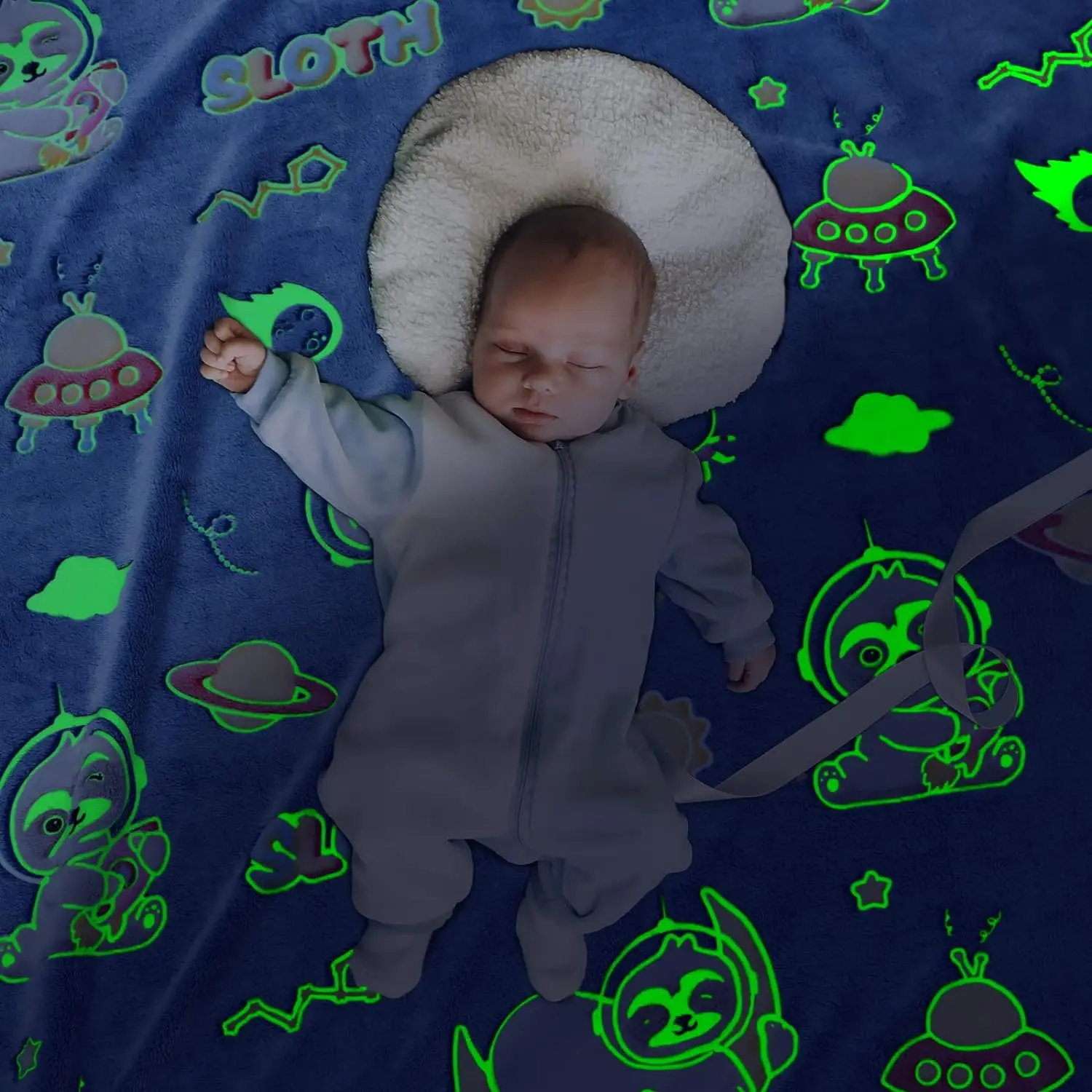 Factory plush luminous warm flannel magical toddler blanket for winter king size christmas glow in the dark throw blanket adult