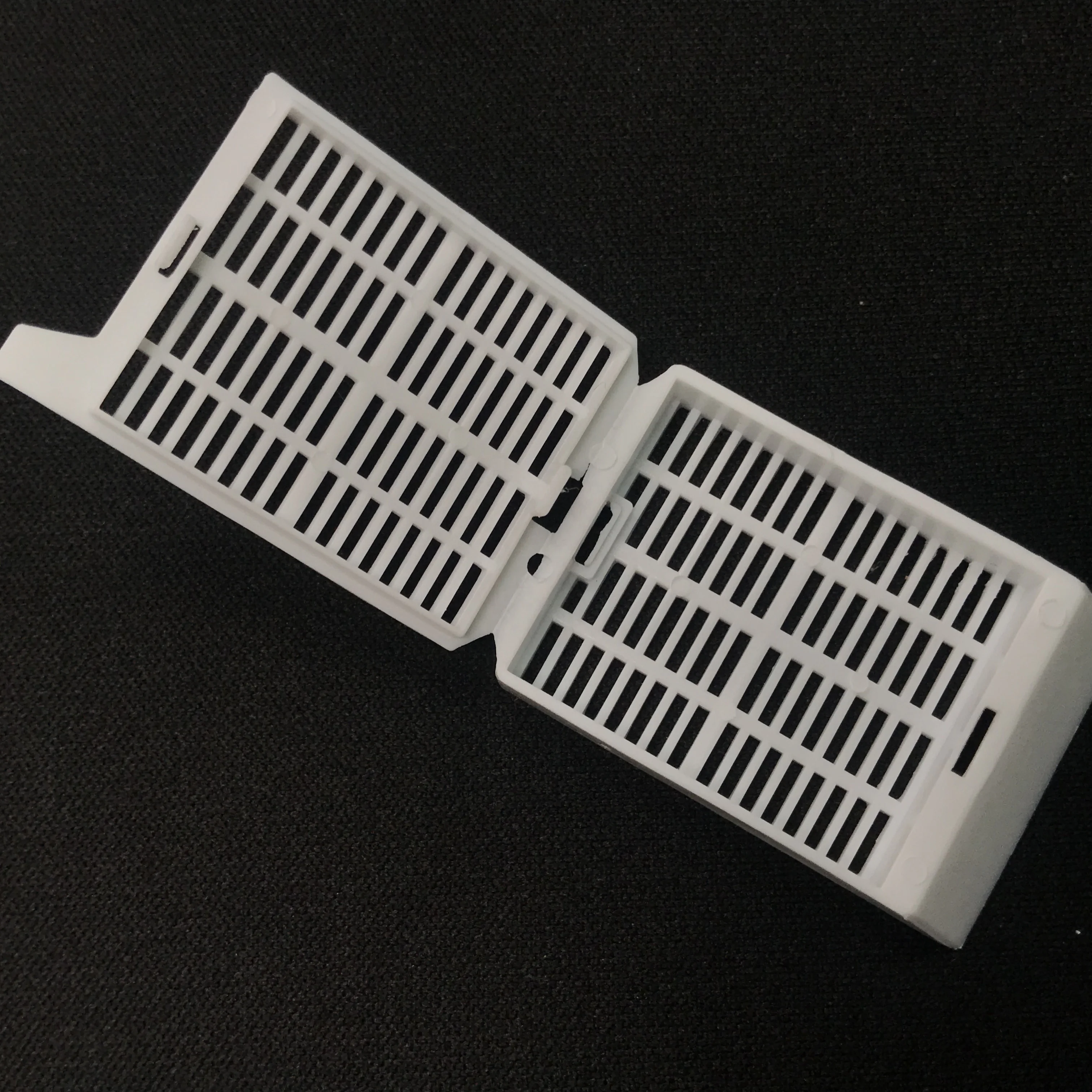 Good quality Embedding Cassettes for lab and medical tissue biopsies  with different specifications