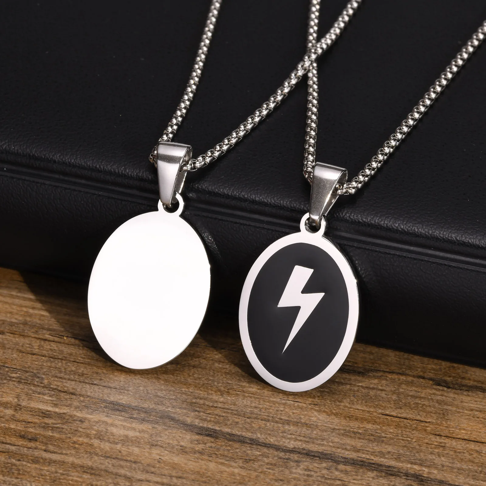 Wholesale Custom Stainless Steel Black Enamel Hip Hop Lightning Bolt Design Pendant Necklace for Men