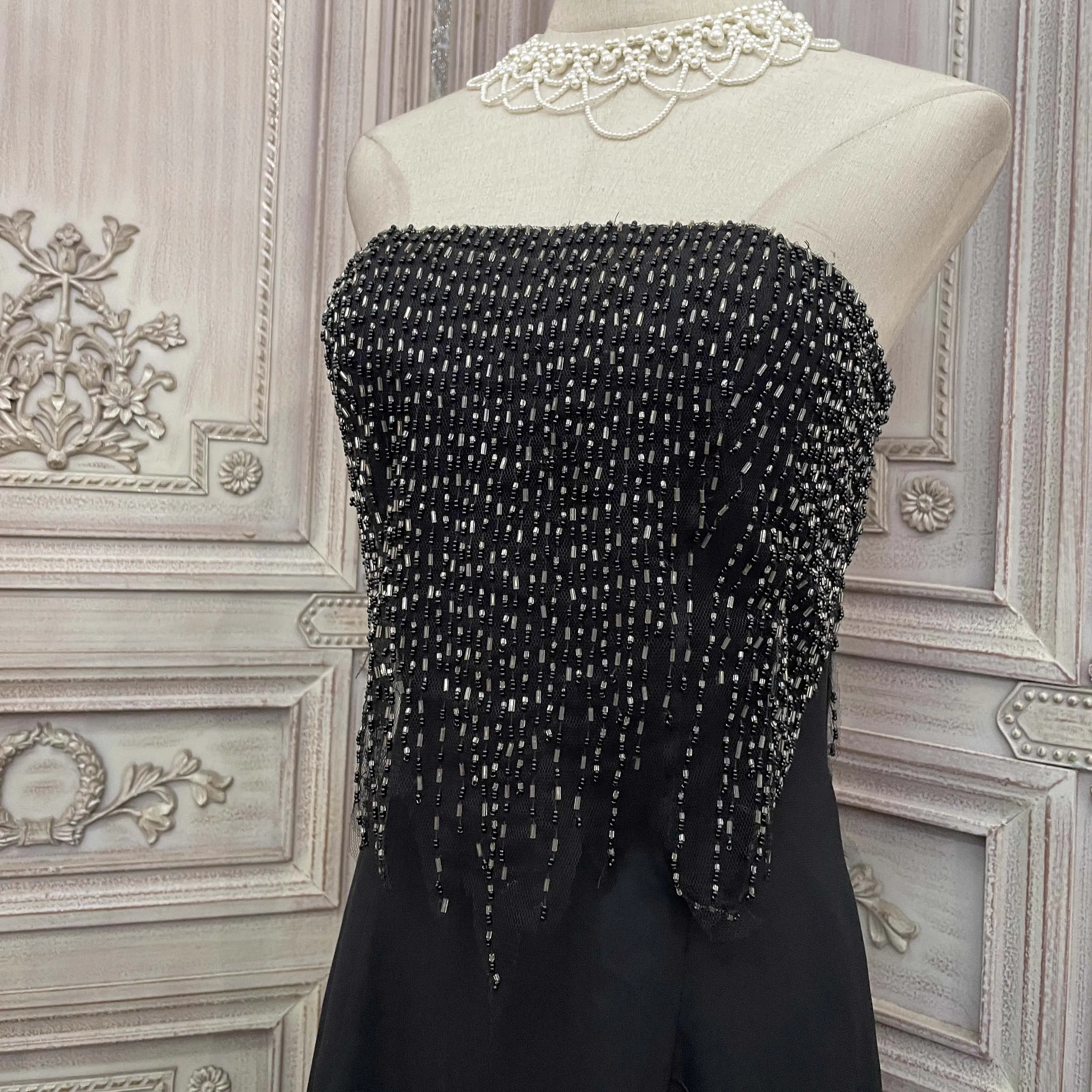 Black Elegant Sequins Embroidered Elegant Customized Long Evening Gowns