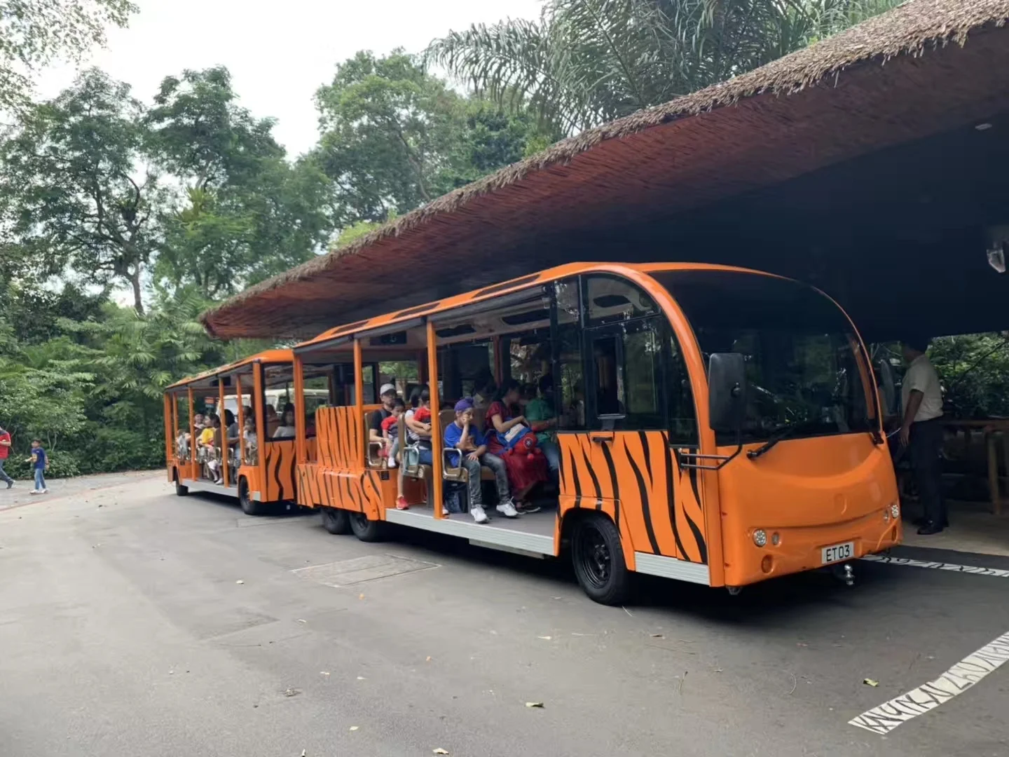 New 70 Seaters Electric Sightseeing Bus Motor Power Battery Controller