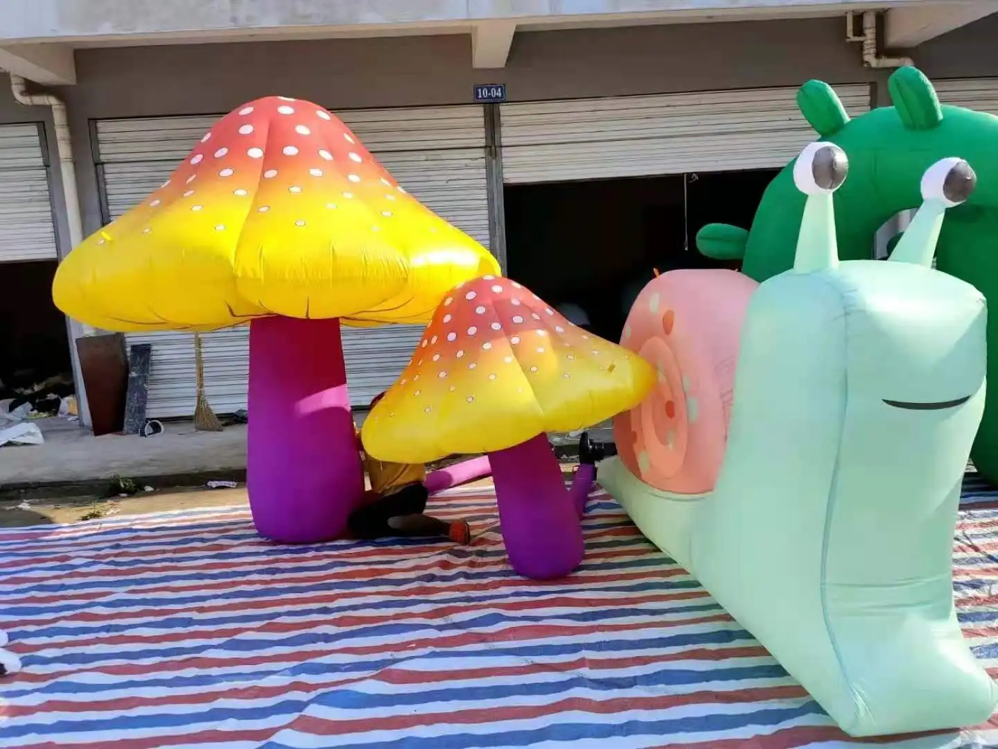 Wholesale Custom Cartoon Character Inflatables Water Pool Toys for Children