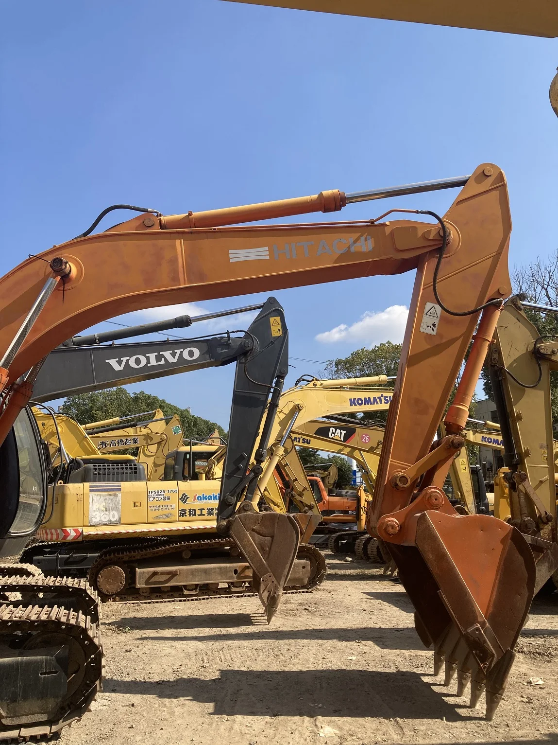 Used crawler excavator HITACHI ZX240 ISUZU engine hot sale medium type 24ton strong power easy maintenance