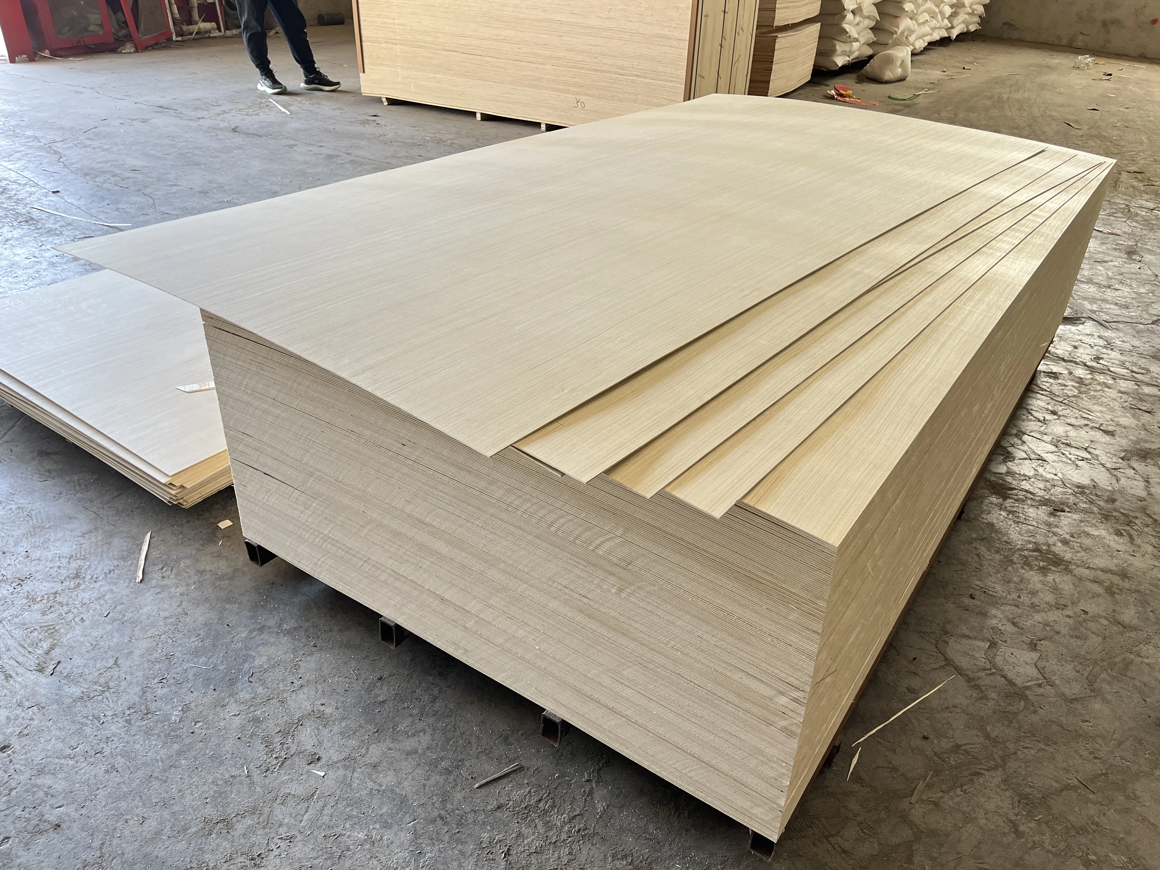 Factory Price Wood Veneer Ev Red Rosewood Veneer For Home Decoration Use