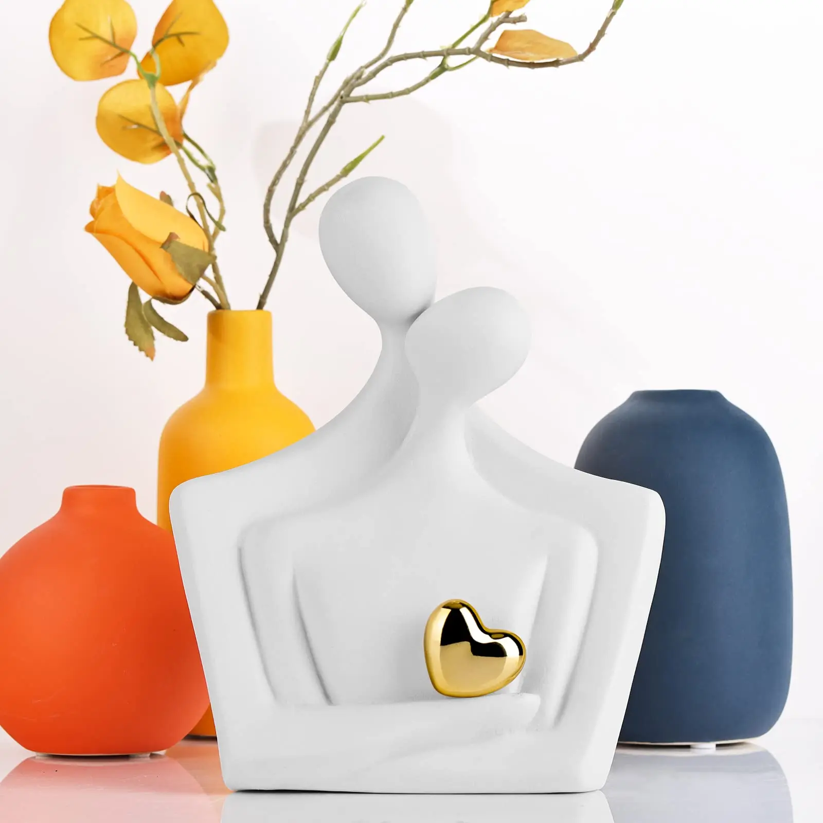 Figure Statue for Home Decorations Gold Heart Figurine Hugging Couple Living Room Decorations Office Decor Abstract Figurines
