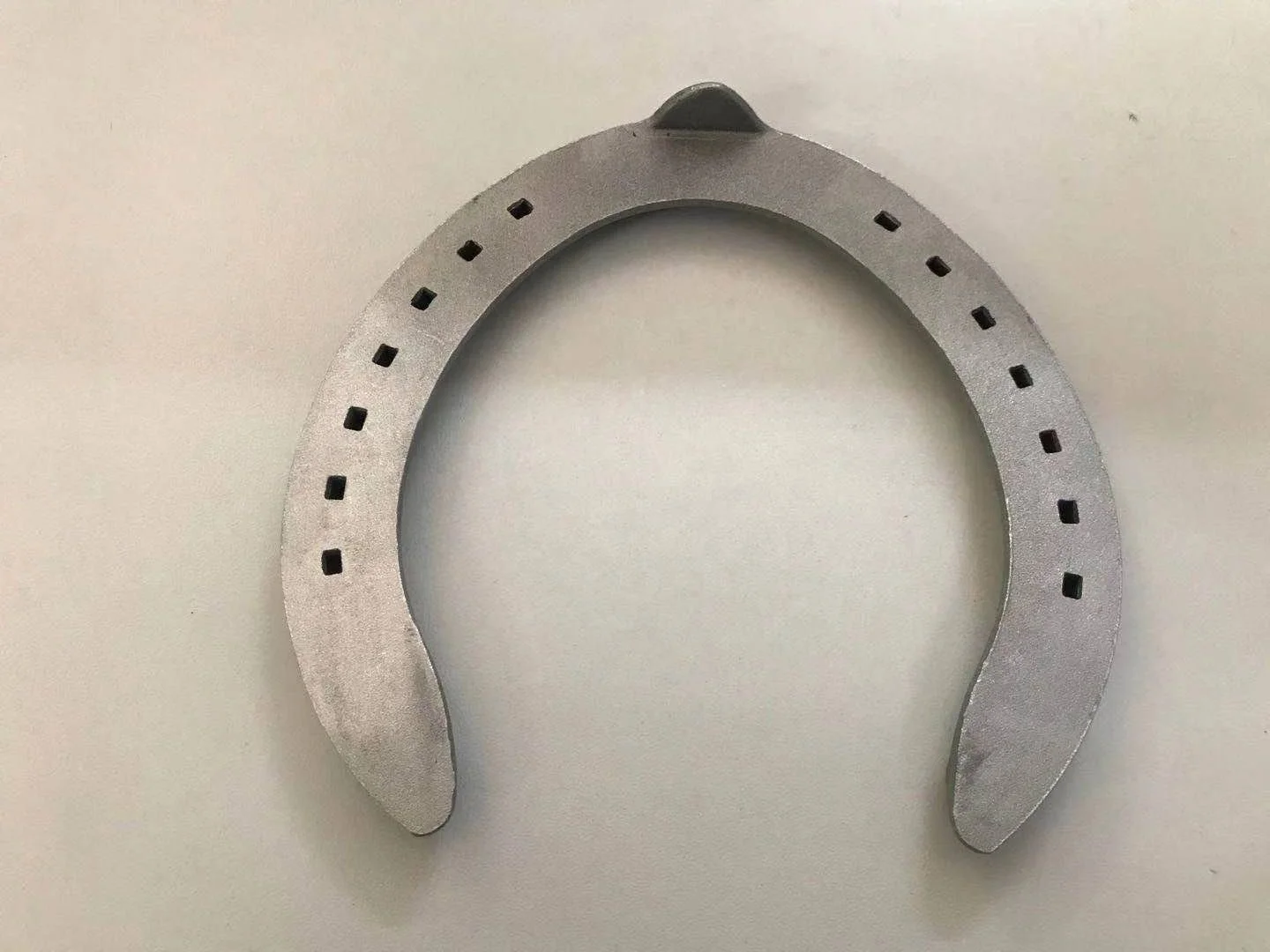 Customized Chinese Factory Supply High Quantity  Aluminum Horseshoes and  horse shoes  nail