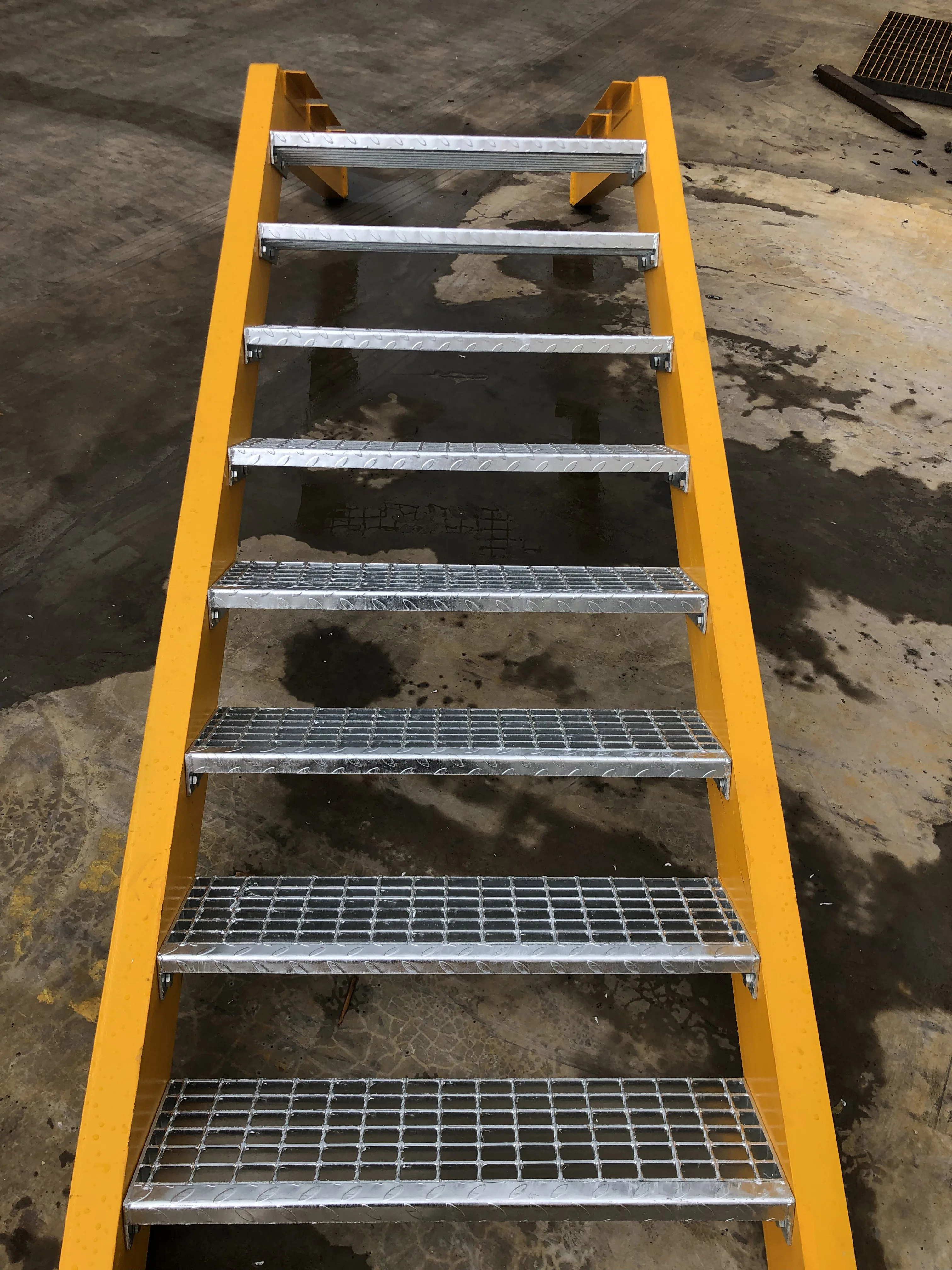Workshop Warehouse Anti Slip Staircase Tread Plate Hot-Dip Galvanized Steel Grating