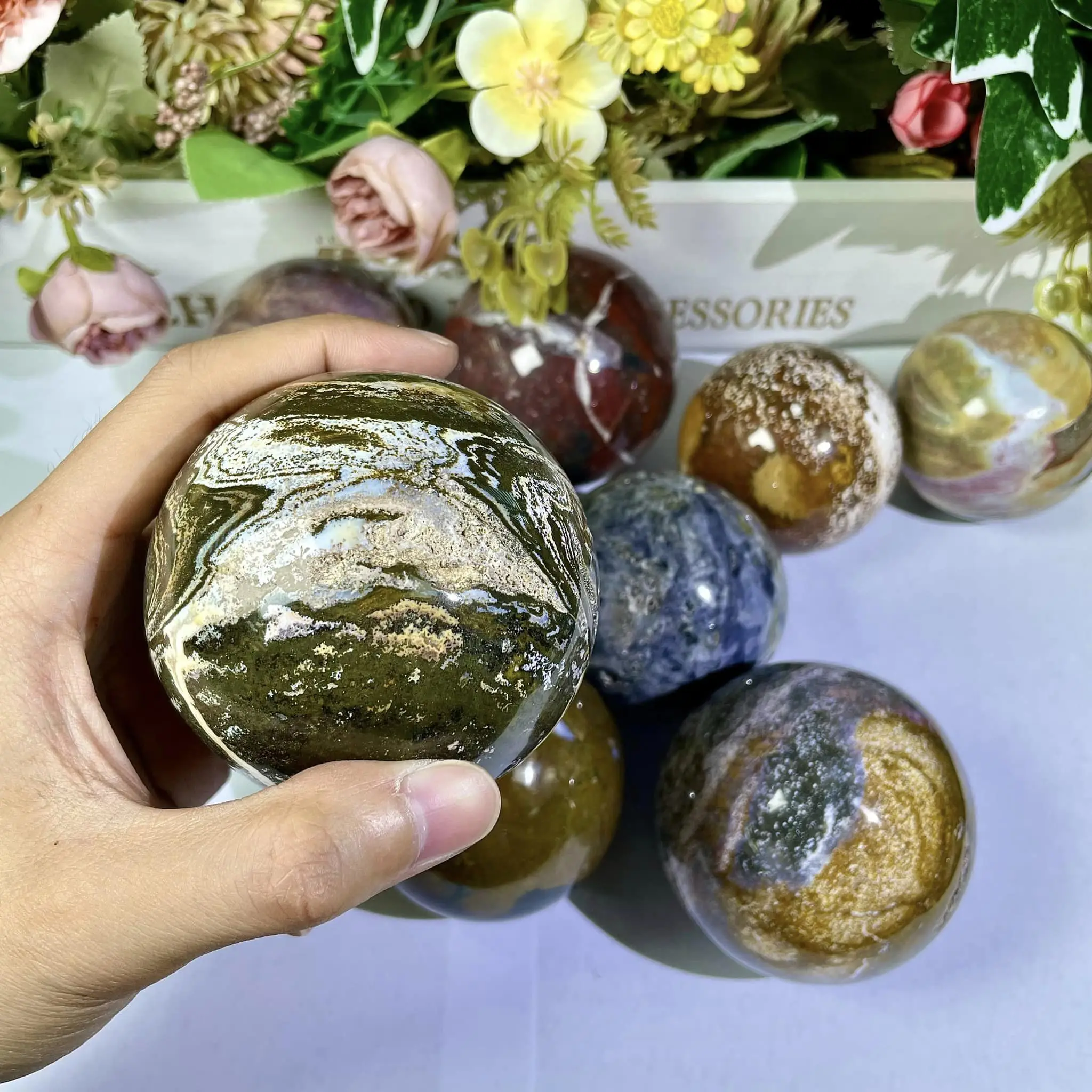 High-Quality Ocean Quartz Stones Natural Crystals for Sale Crystal Ball Ocean Stone Sphere for Home Decoration