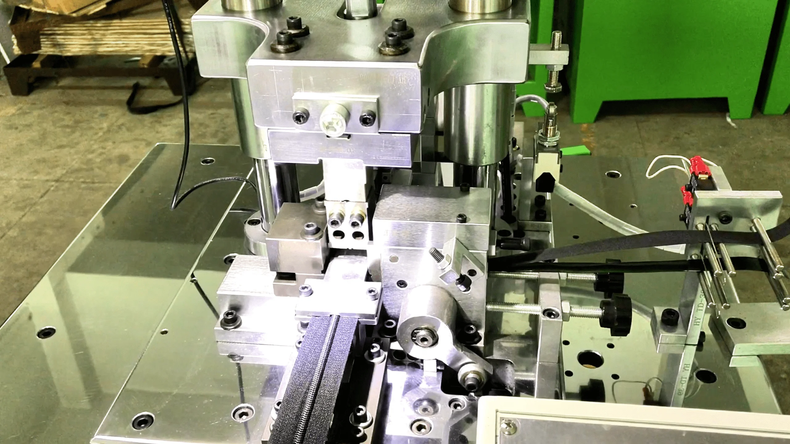 ZYN 2023 New design Zipper tape fime welding sealing machine for zipper making machine industrial zipper product machine