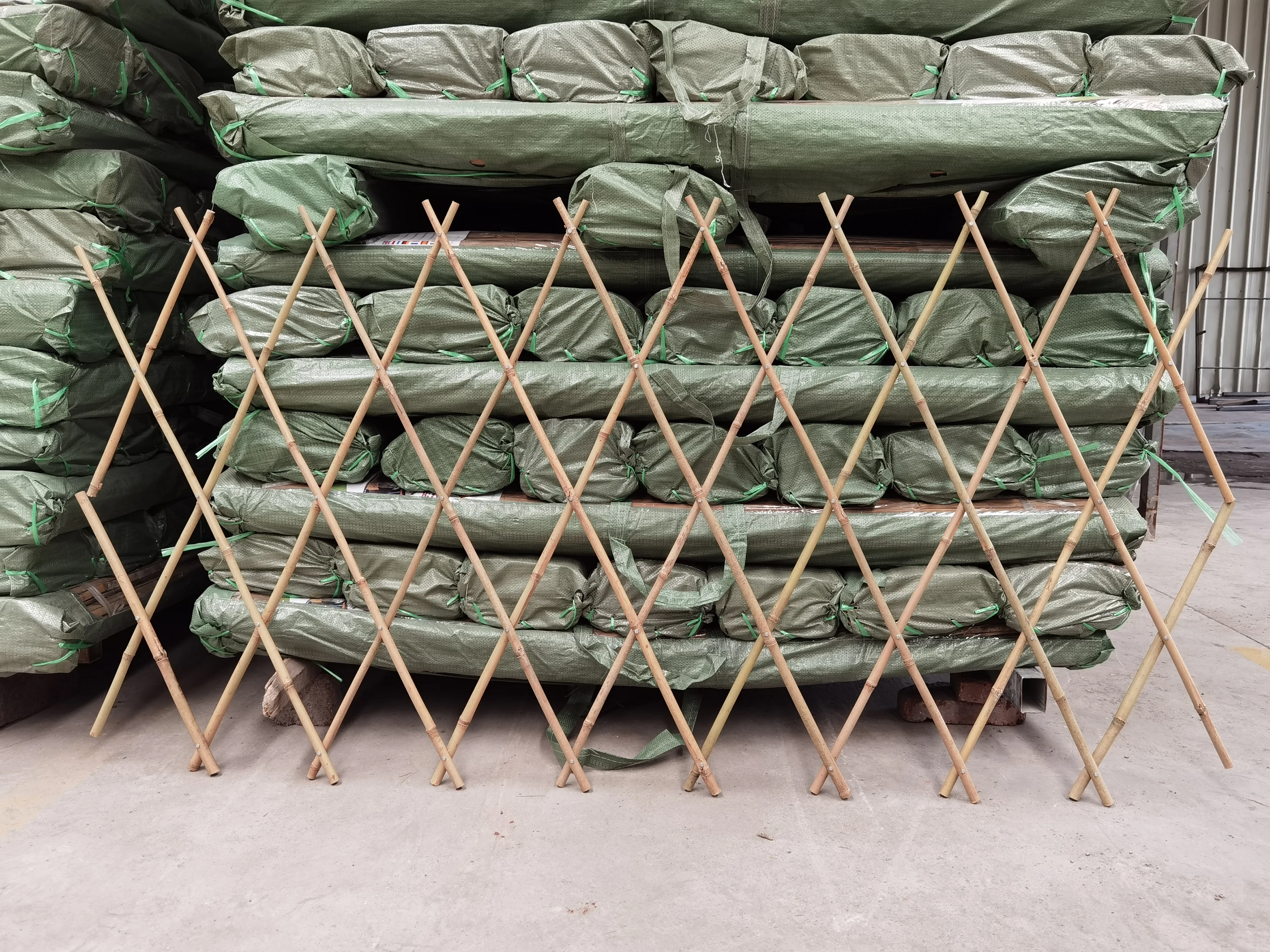 Hot sale natural expandable bamboo trellis for plant