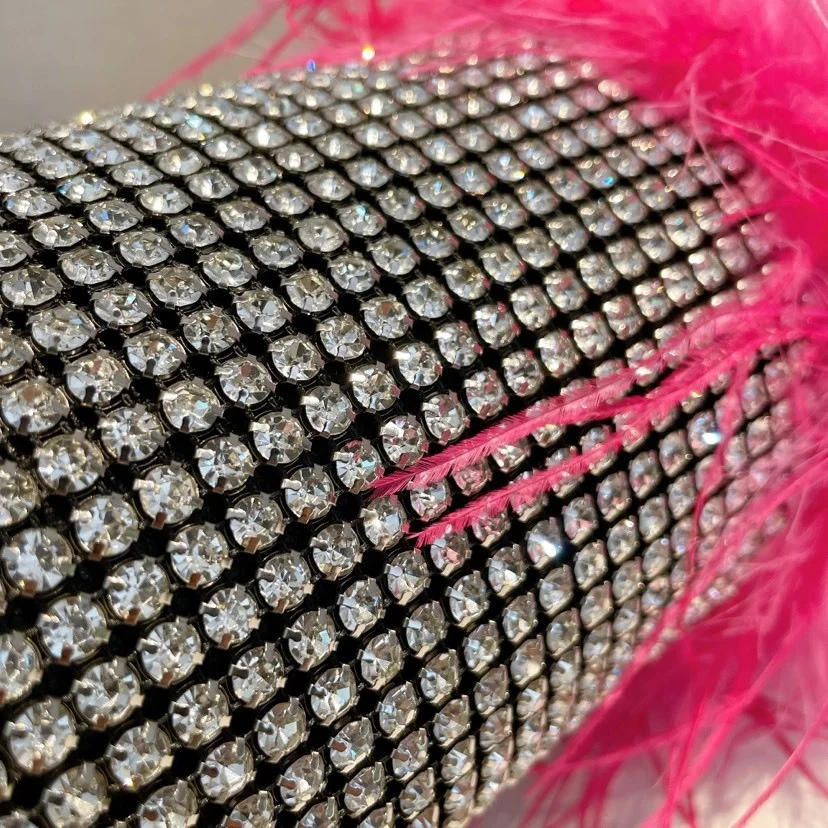 Hot fashion women round diamond bucket bags with feather Sweat Girls Bling fur bags Ladies shiny rhinestone evening clutch purse