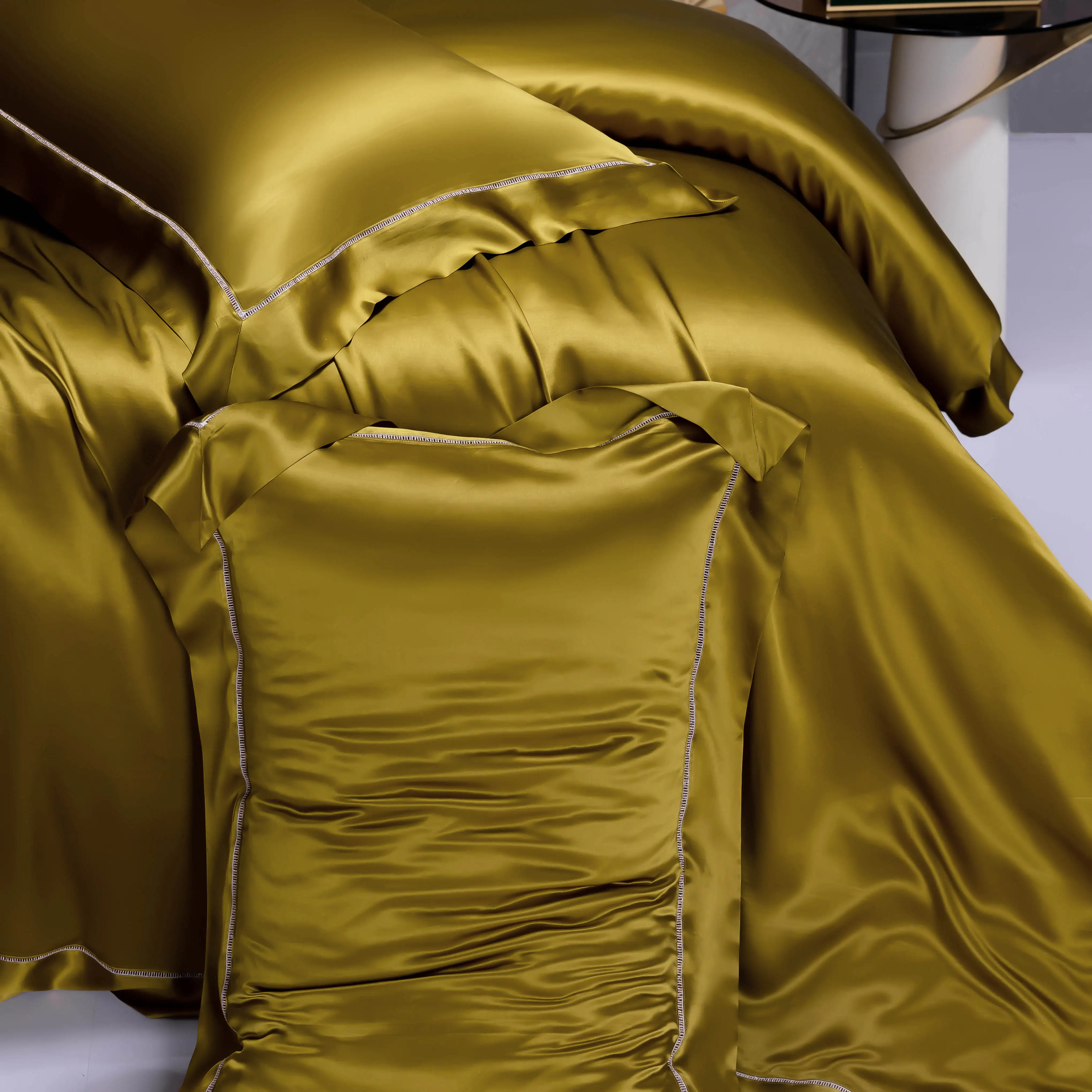 Luxury Bedding Four-Piece Reversible 100% Silk Comforter Set Modern Solid Color Wedding Flat Fitted Sheets Cool Summer