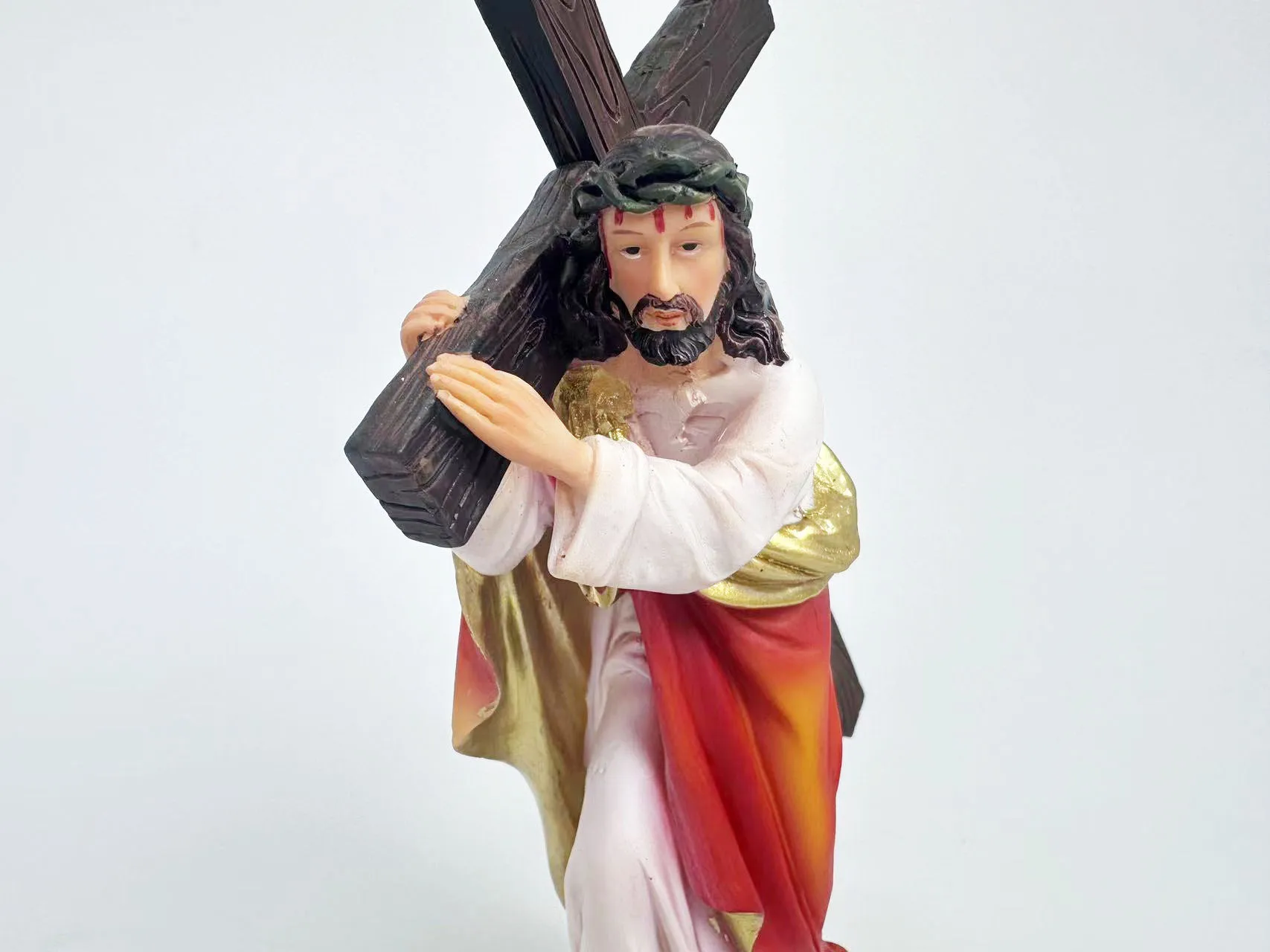 religious figurines sculpture jesus carrying Cross resin ornament statue for christmas nativity