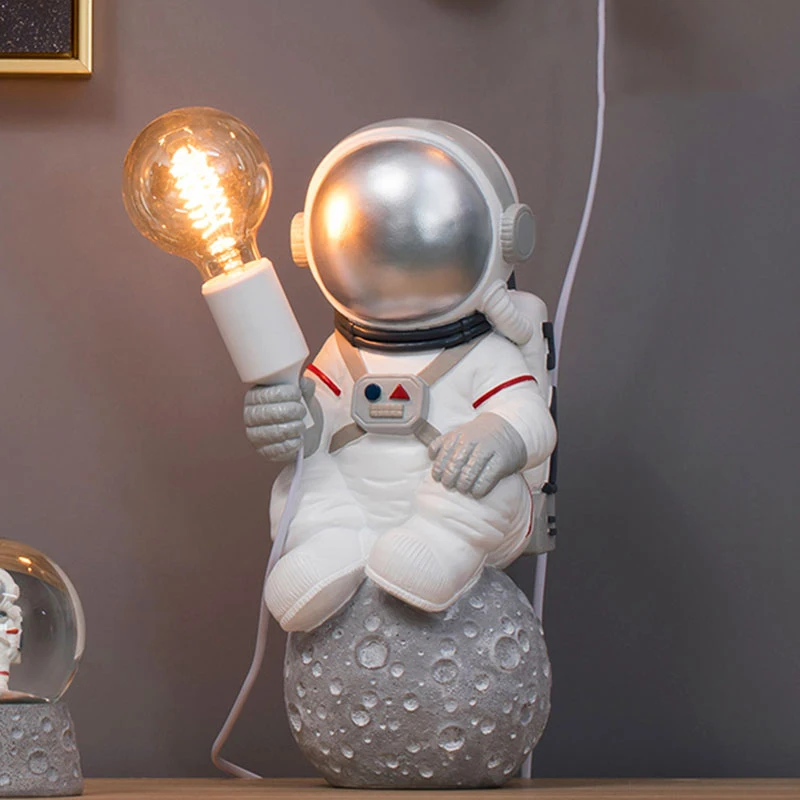 Современный художественный креативный гостиной Лофт декоративная Античная полимерная настольная лампа астронавта