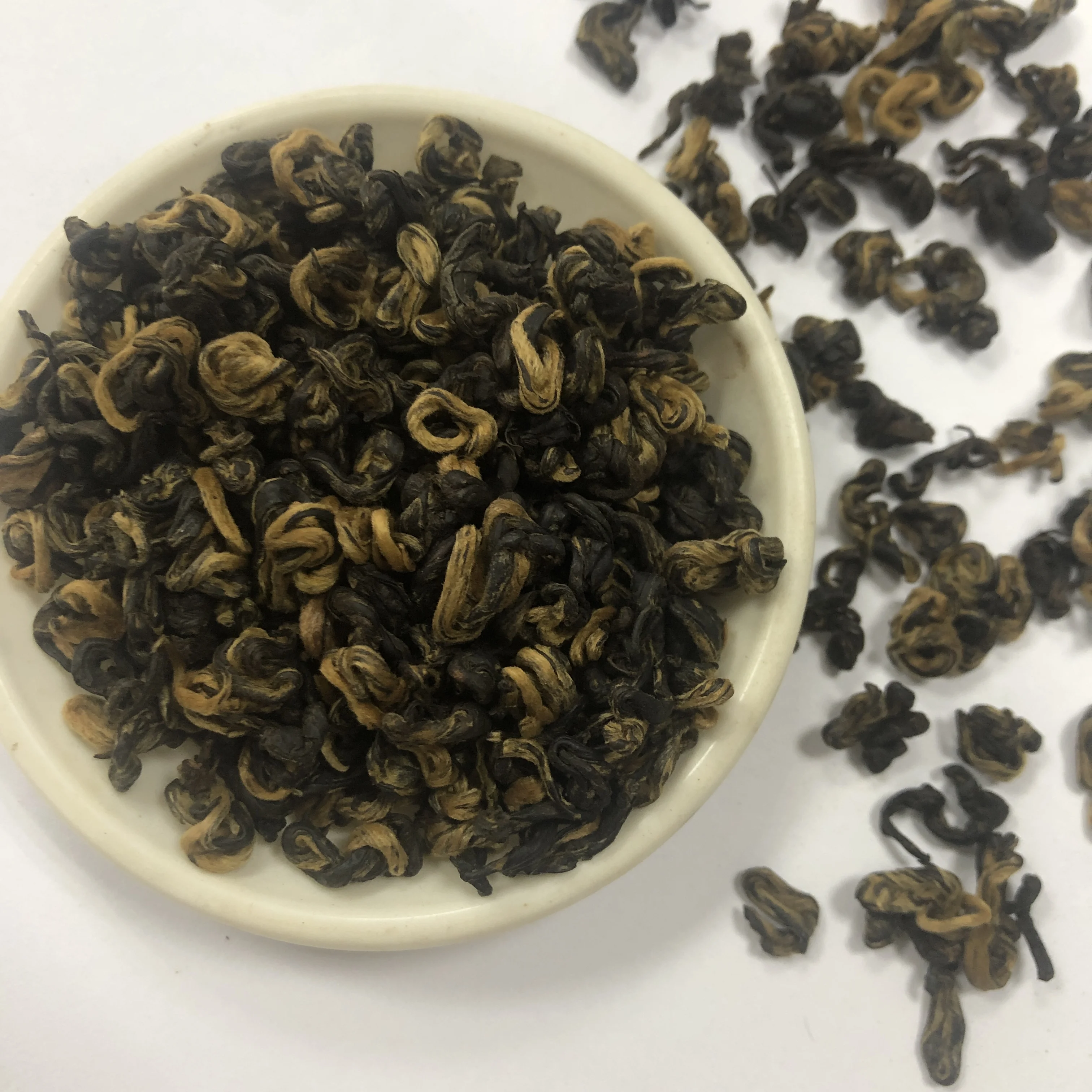 Factory wholesale Price black tea snail with golden leaf good quality