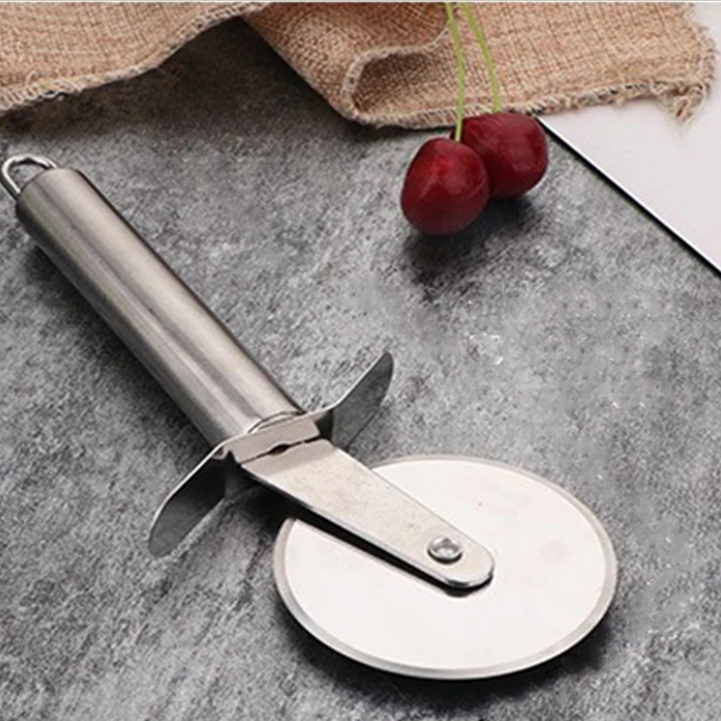 Easy To Clean Dishwasher Safe Super Sharp Pasta Slicer Stainless Steel Pizza Cutter With Slip Resistant Handle