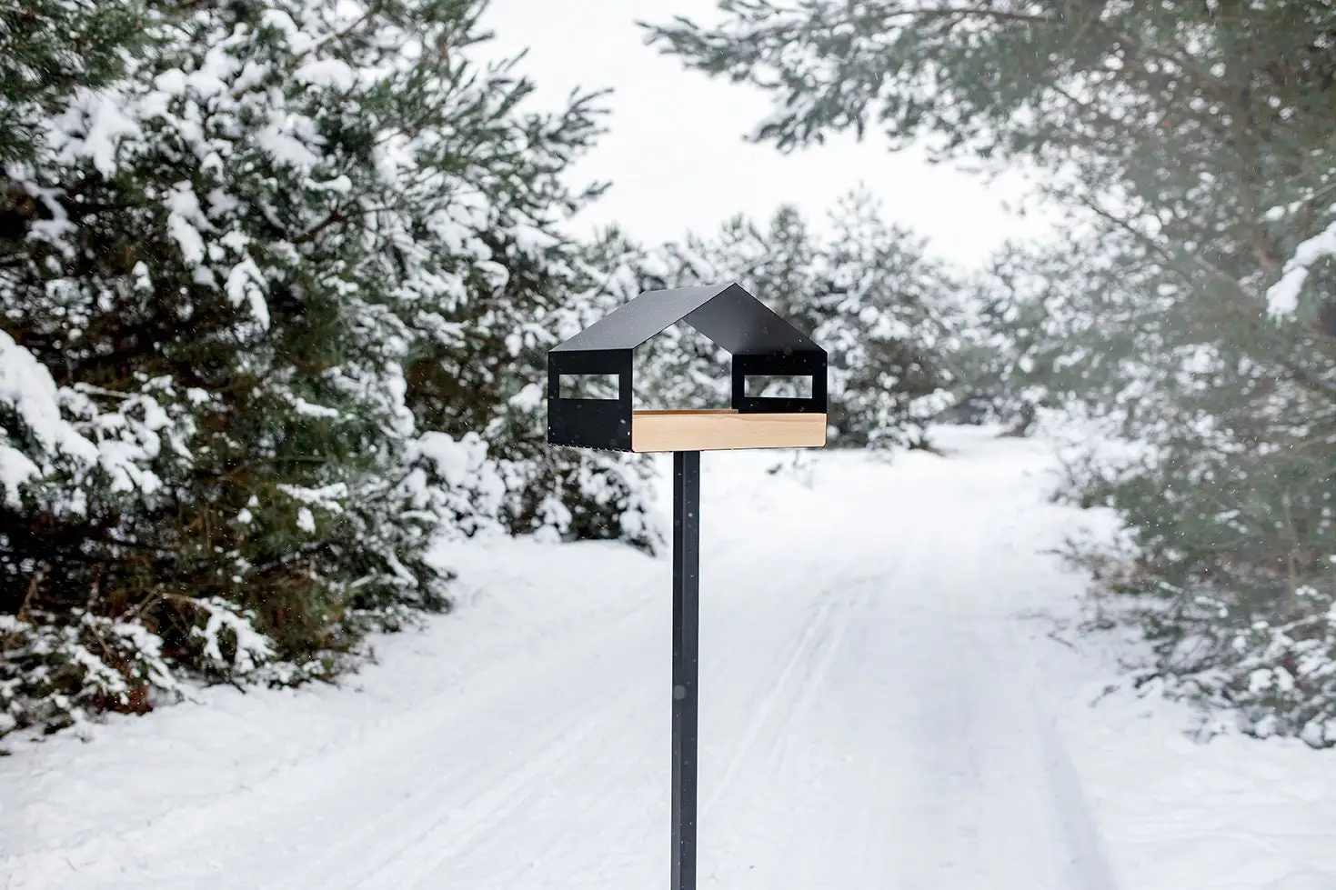 Oniya Modern Large  Metal Bird House Feeder Stand  Wild Bird Raised Feeder with Wooden for Yard Outdoor Winter