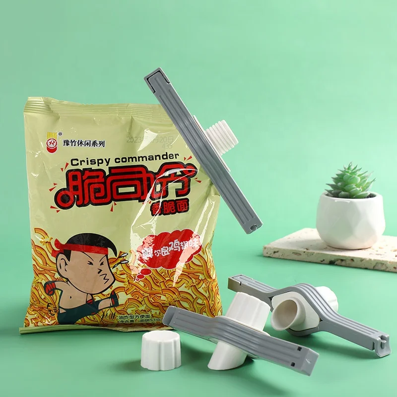 Discharge nozzle plastic snack bag clip food grade bag sealing device food preservation sealing clip