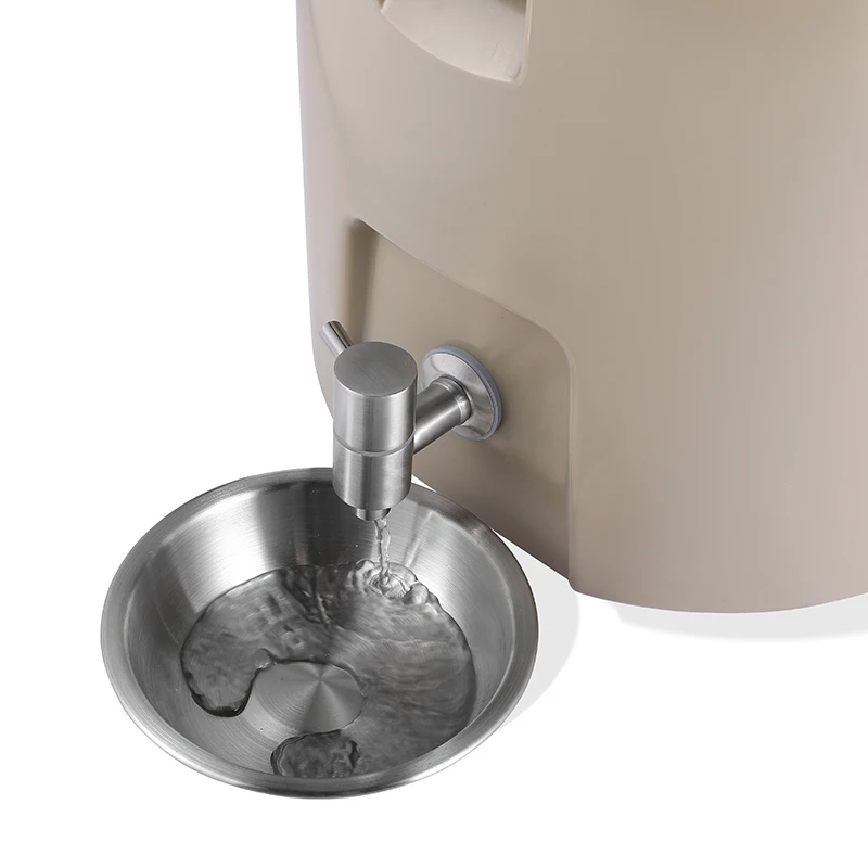 Wholesale Rotomold Insulation Ice Beverage Beer Wine Bottle Camping Coolers Cooler Box Bag Hard Coolers box with wheels and tap