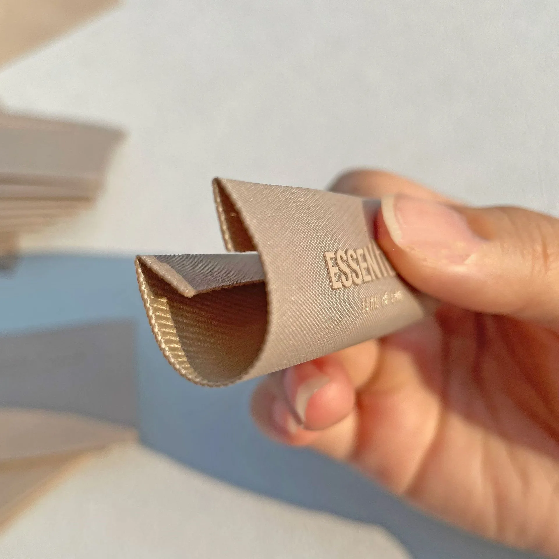 Custom Luxe Logo 3D Silicone rubber on fabric Printed Damask Garment essential etiquetas personalizadas Textured Woven Labels