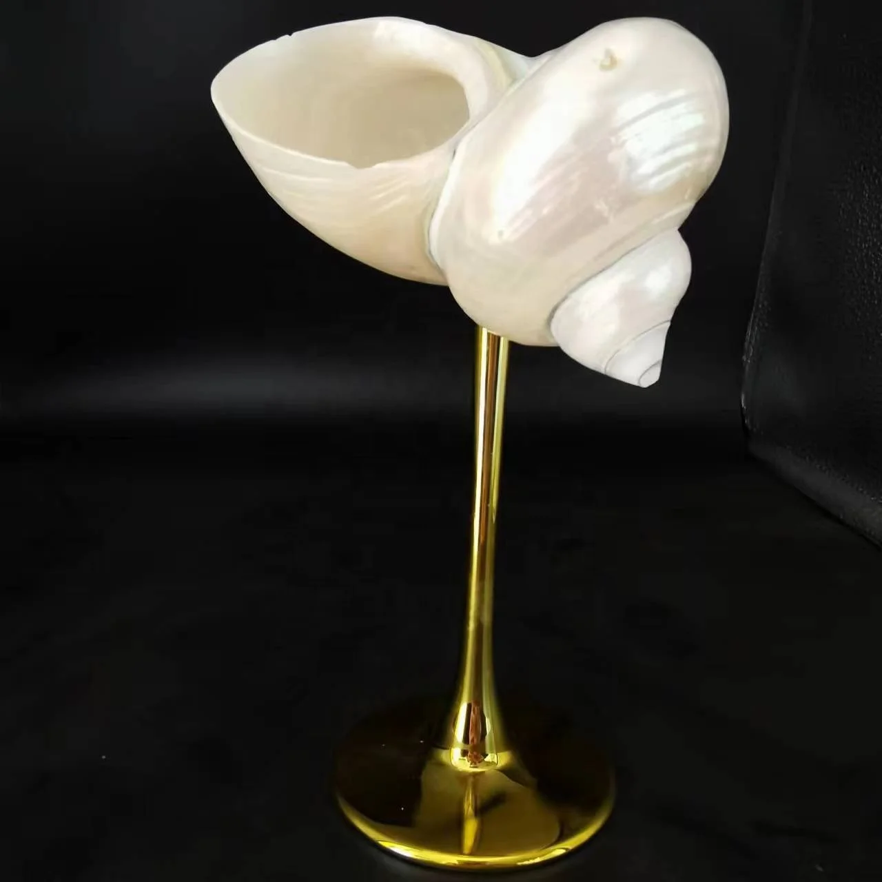 Unique Design Creative Handmade Natural Sea Conch Shell Wine glass Goblet Martini Glass cup for bar Anniversary Wedding Gift