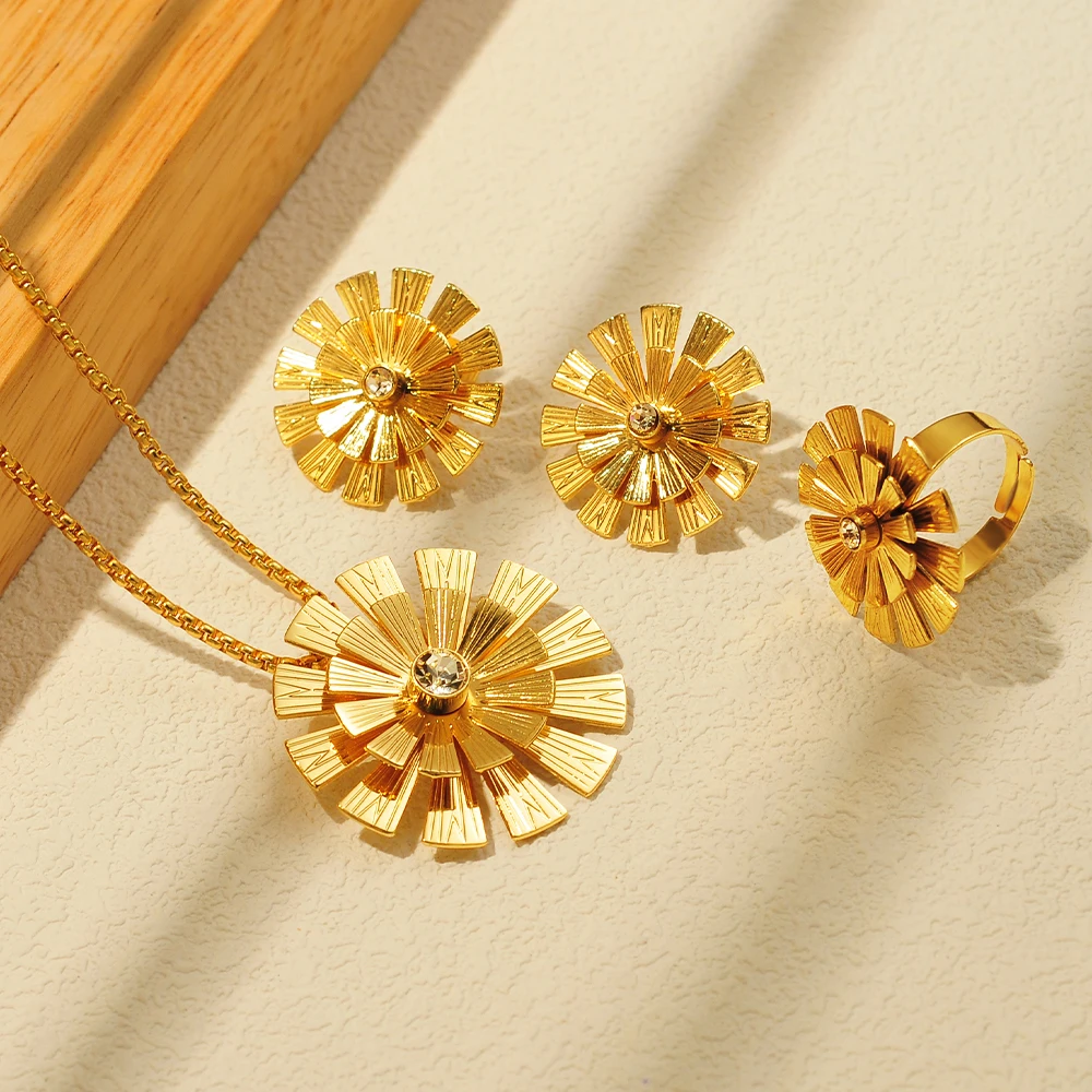 Набор украшений из 18-каратного золота в Африканском Дубае