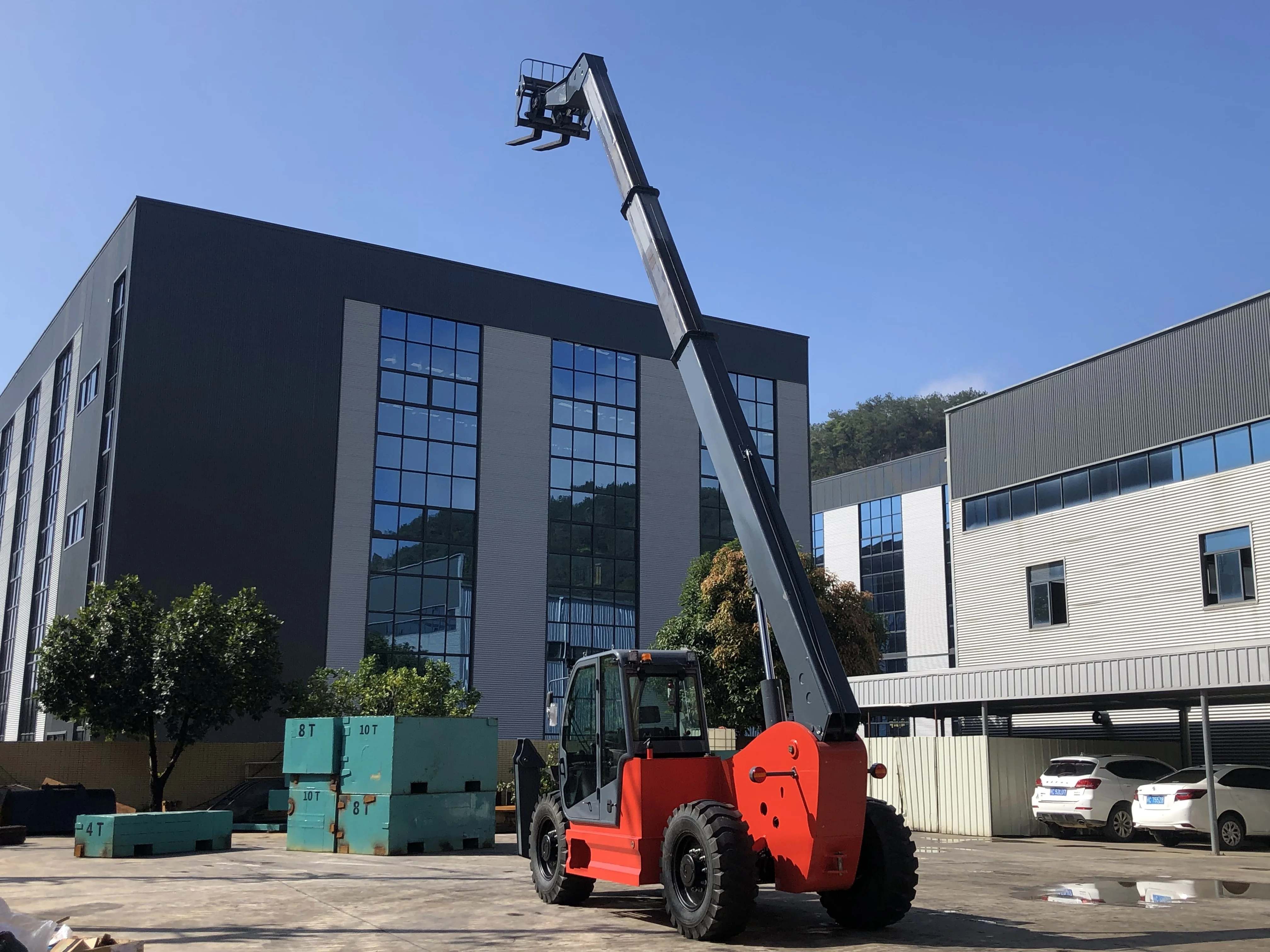 Xinghao EPA Tier 4 Approval Cummins Engine 55kw 6600lbs Capacity Telescopic Forklift Boom Loader Manufacturer Supply