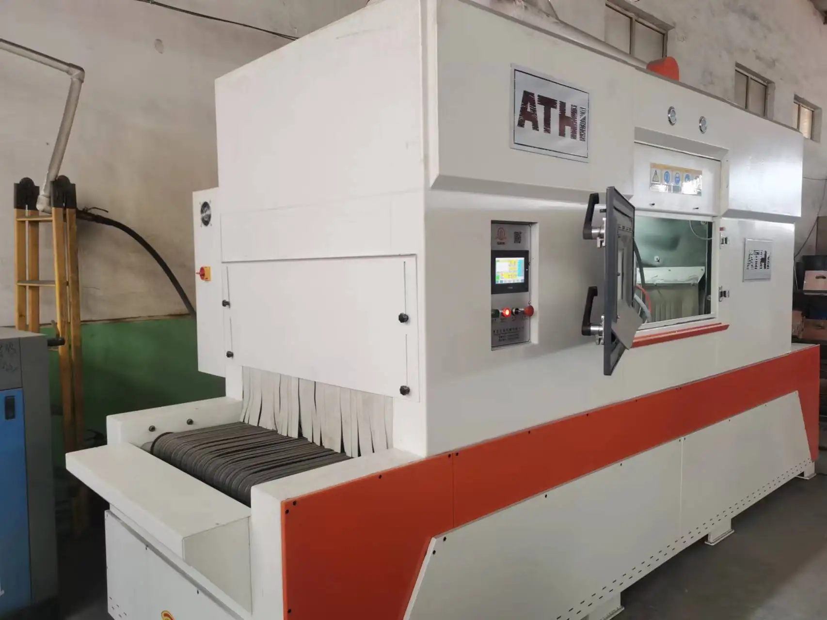 Sand Blasting Machine Automatic Sand Blasting Cabinet
