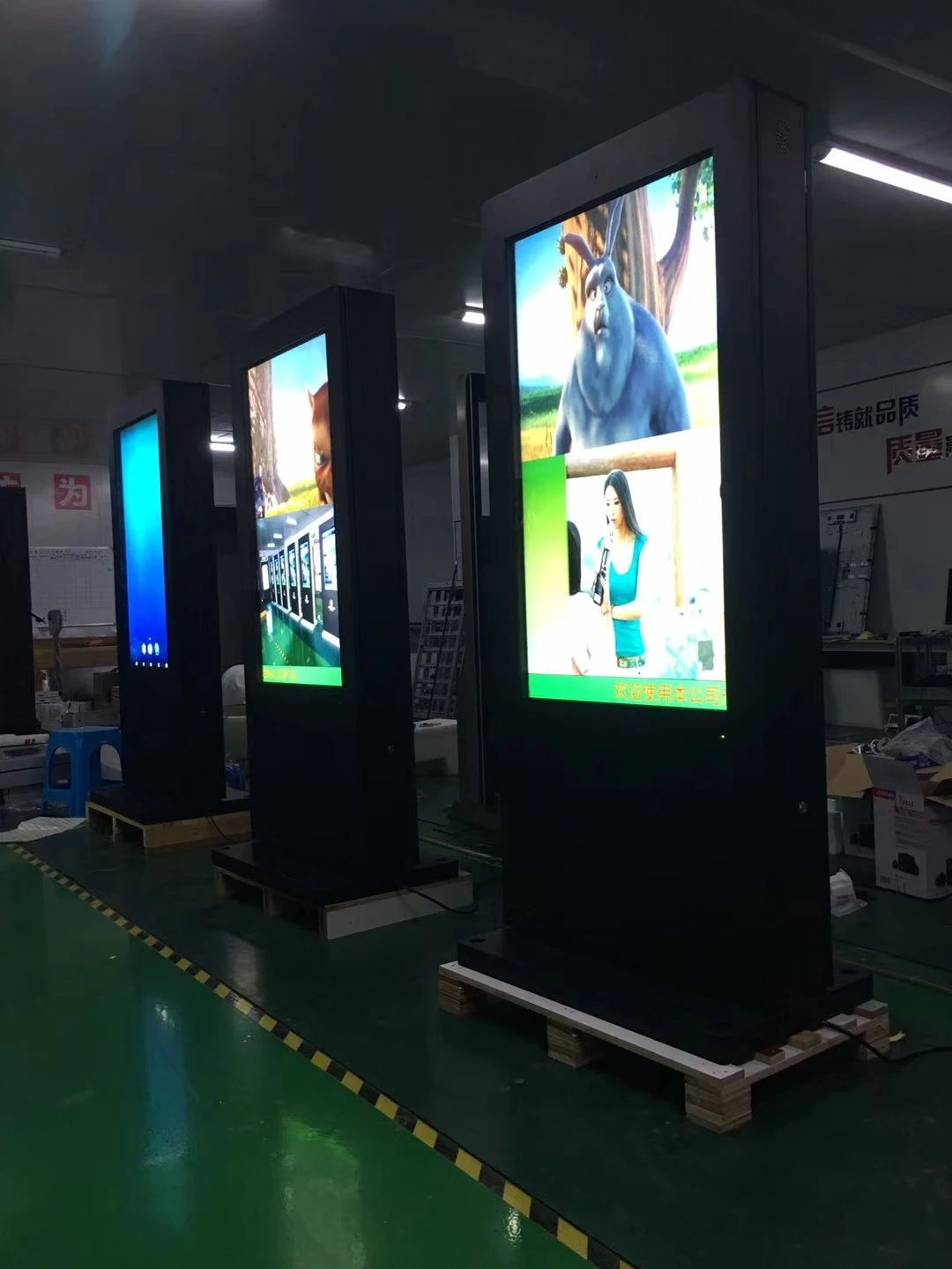 75in Solar Powered Touch Screen Ip65 Outdoor Lcd Digital Signage Advertising Info Kiosk High Brightness 3000nit Display