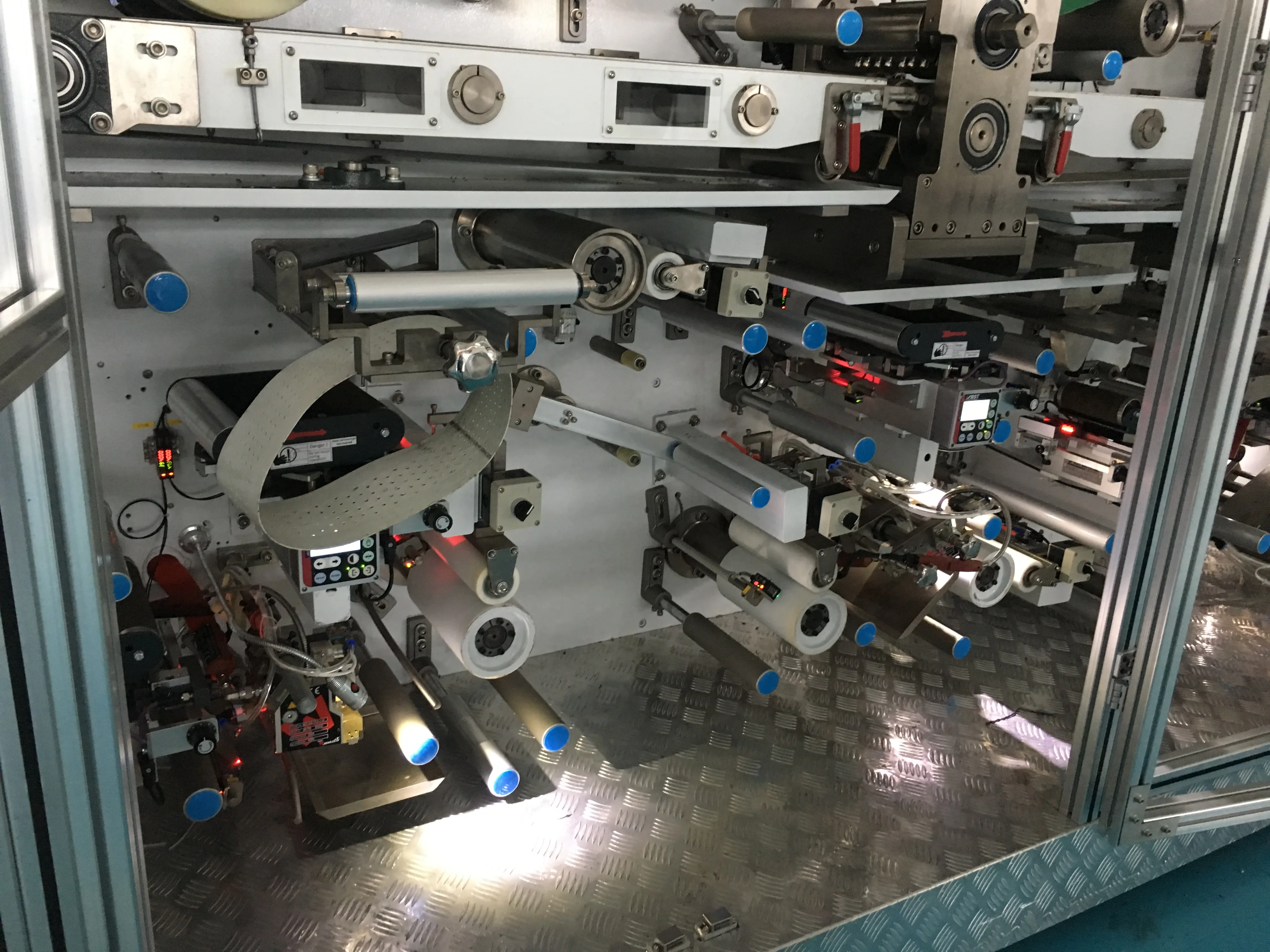 High quality T shape baby diaper machine manual diaper with ce certification