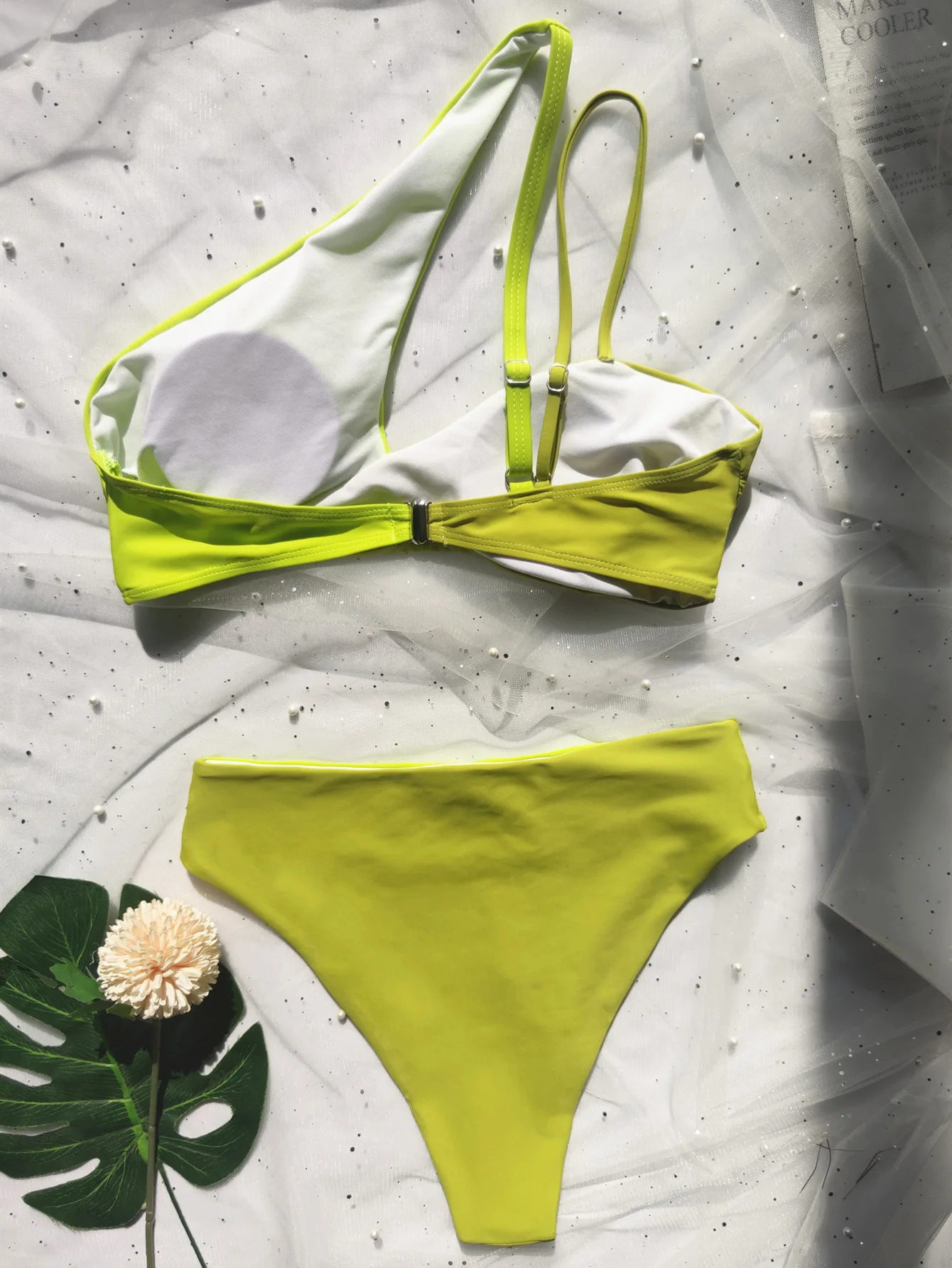 Lovely girl super sexy 18 teen extreme micro bikini see through  mature woman bikini