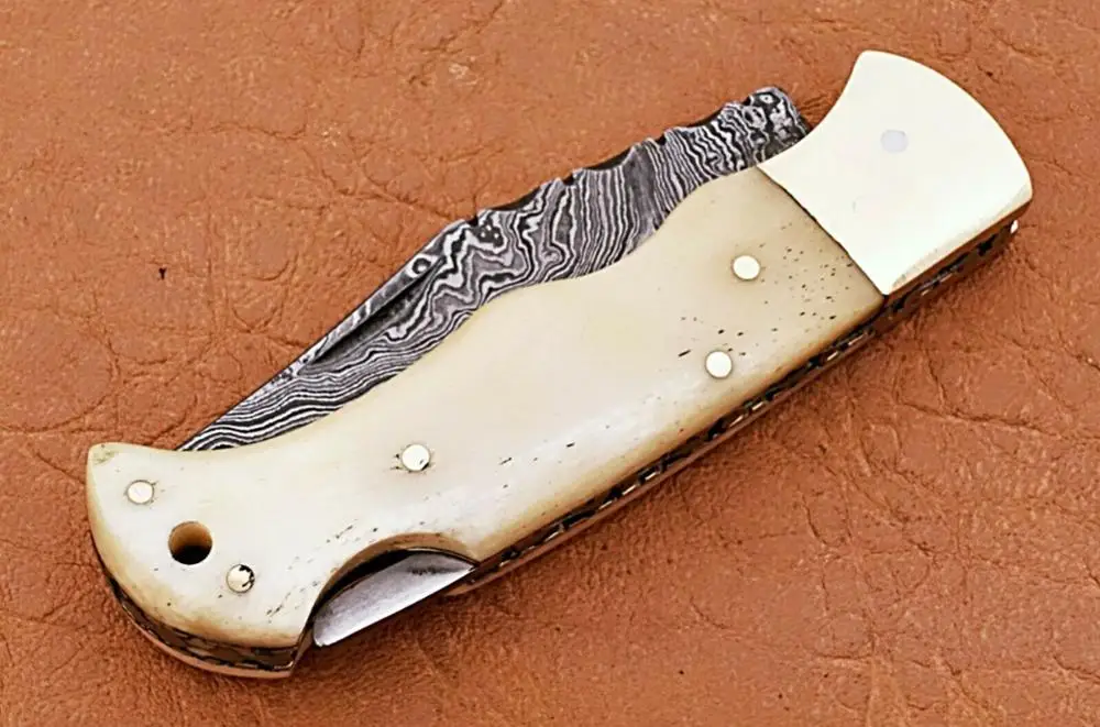 Высококачественный складной нож из дамасской стали ручной работы на заказ с кожаным футляром дамасский ручкой Верблюжьей Кости