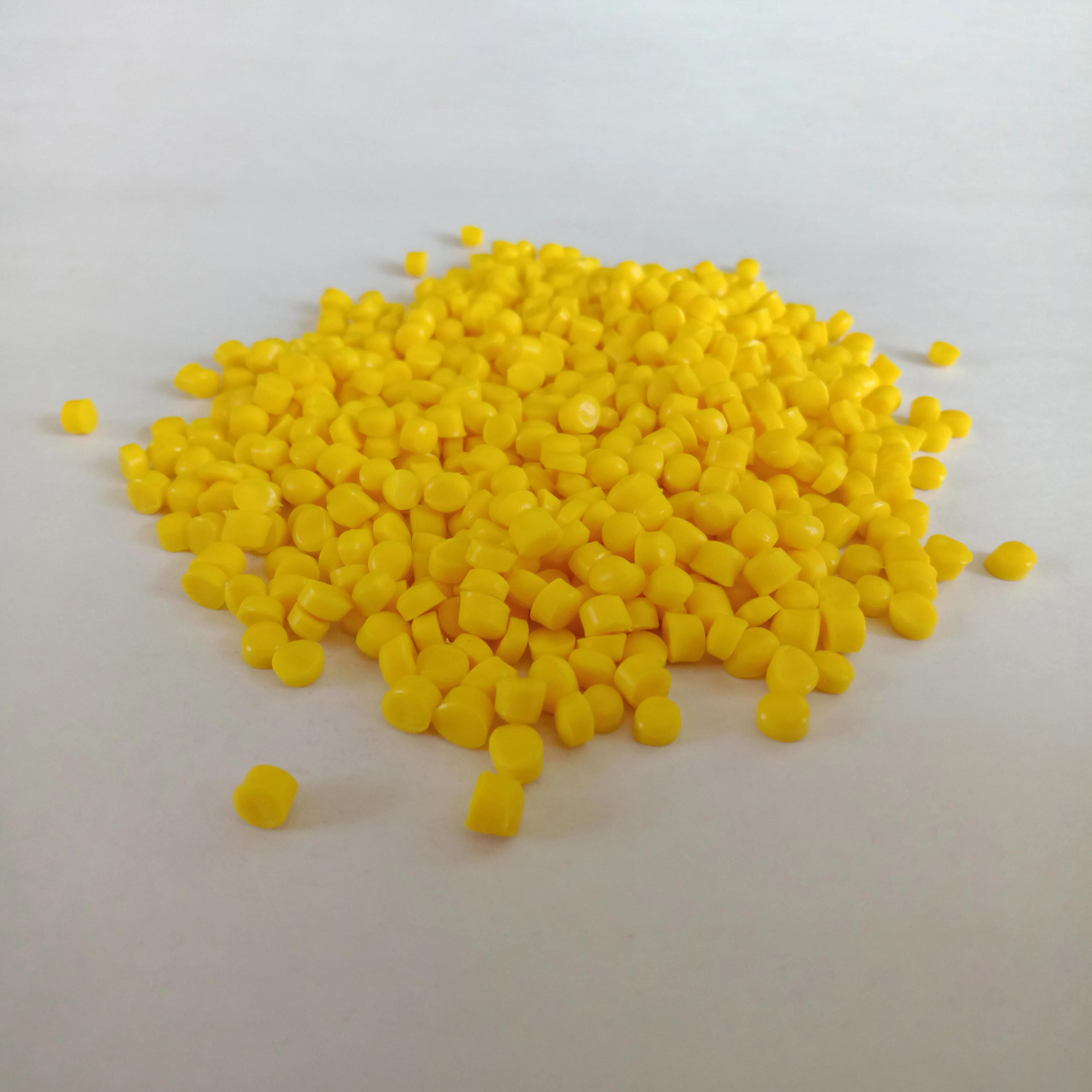 Factory Hot Sale yellow flame retardant masterbatch smooth PVC Compounds Granules for extrusion injection