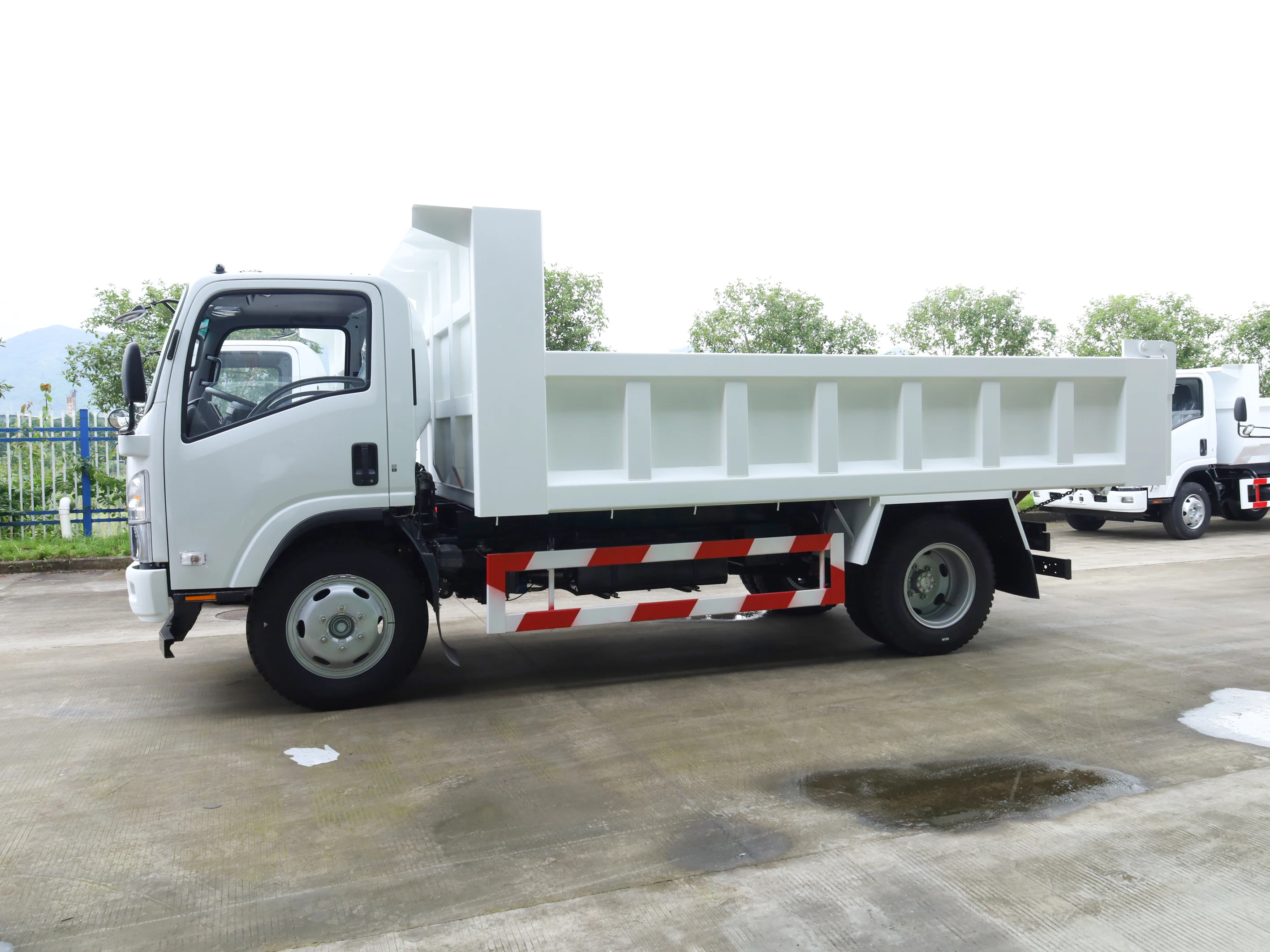 Euro 4 emission Isuzu NPR  4 ton tipper truck air brake dump trucks dumper for sale