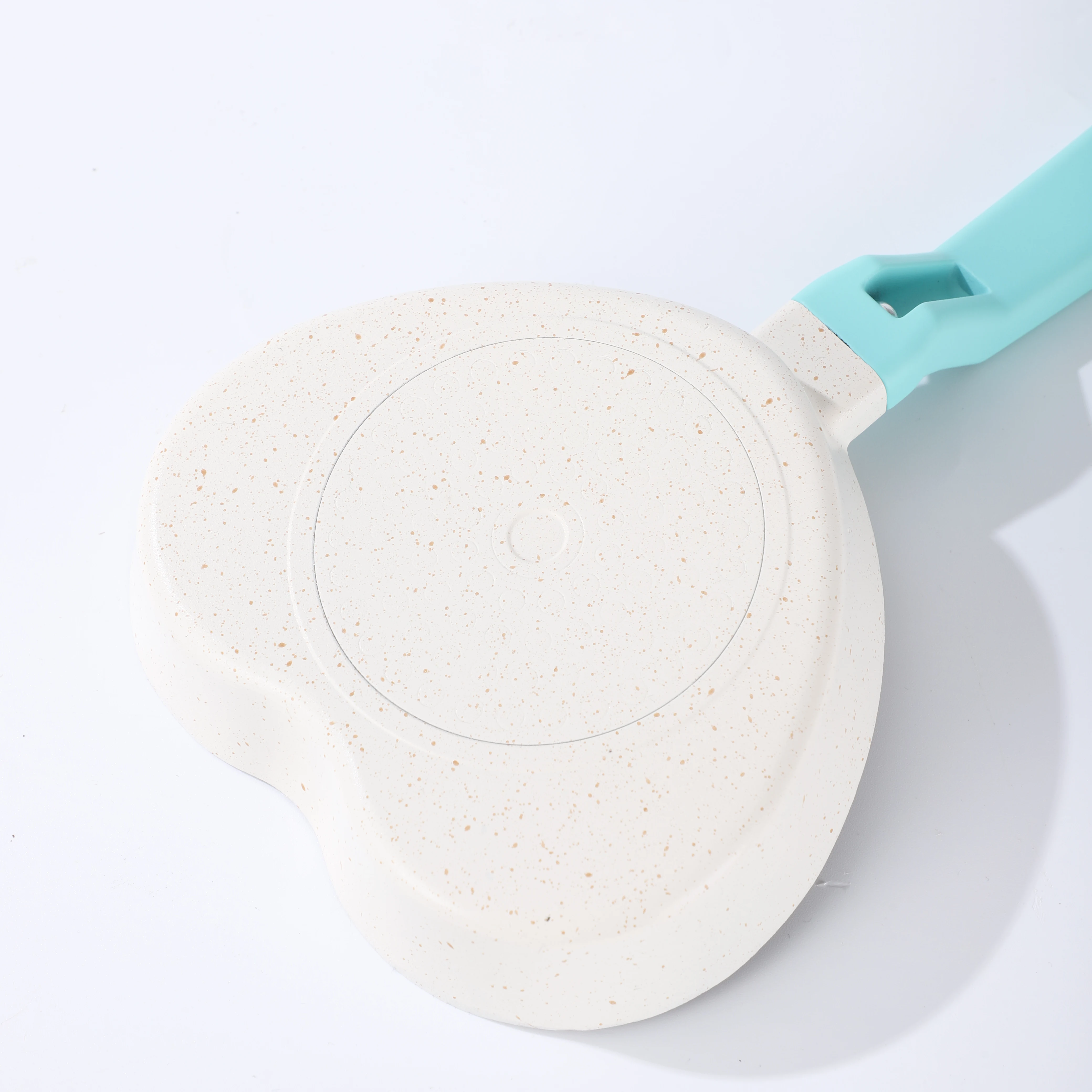 Cheap Made In China Breakfast Frying Pans Flat Bottom Grill Pan Egg Burger Omelette Frying Pan