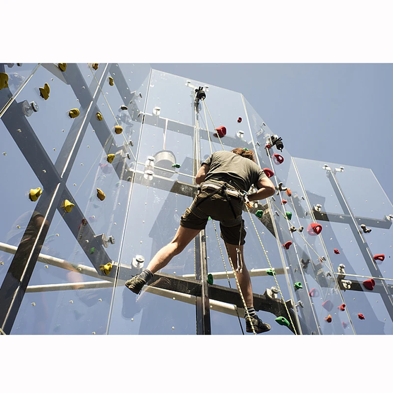 Artificial swimming pool climbing wall